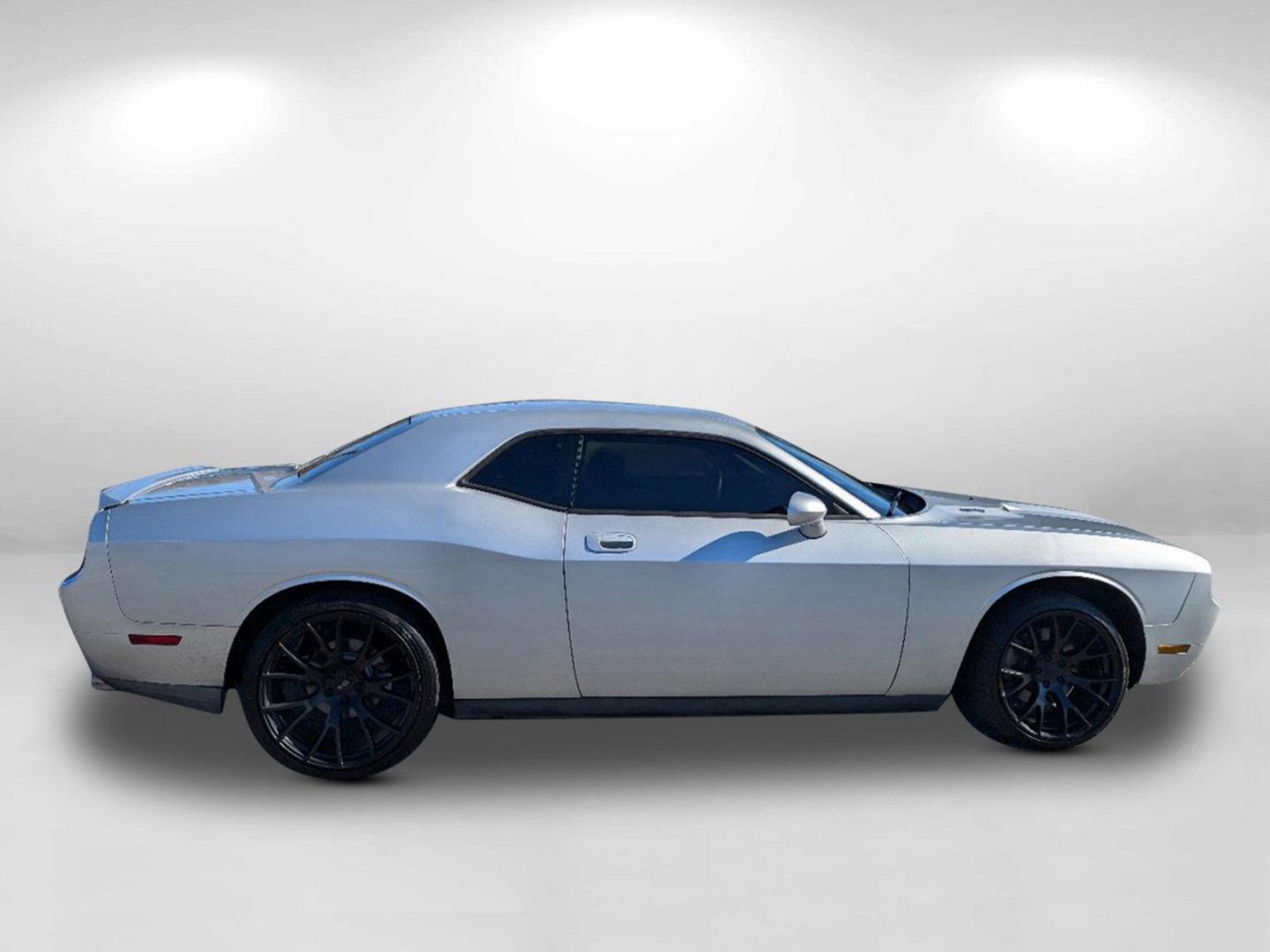 2009 /Dark Slate Gray Dodge Challenger R/T (2B3LJ54T89H) with an Gas V8 5.7L/345 engine, 5-Speed Automatic transmission, located at 5115 14th Ave., Columbus, GA, 31904, (706) 323-0345, 32.511494, -84.971046 - 2009 Dodge Challenger R/T - Photo#3