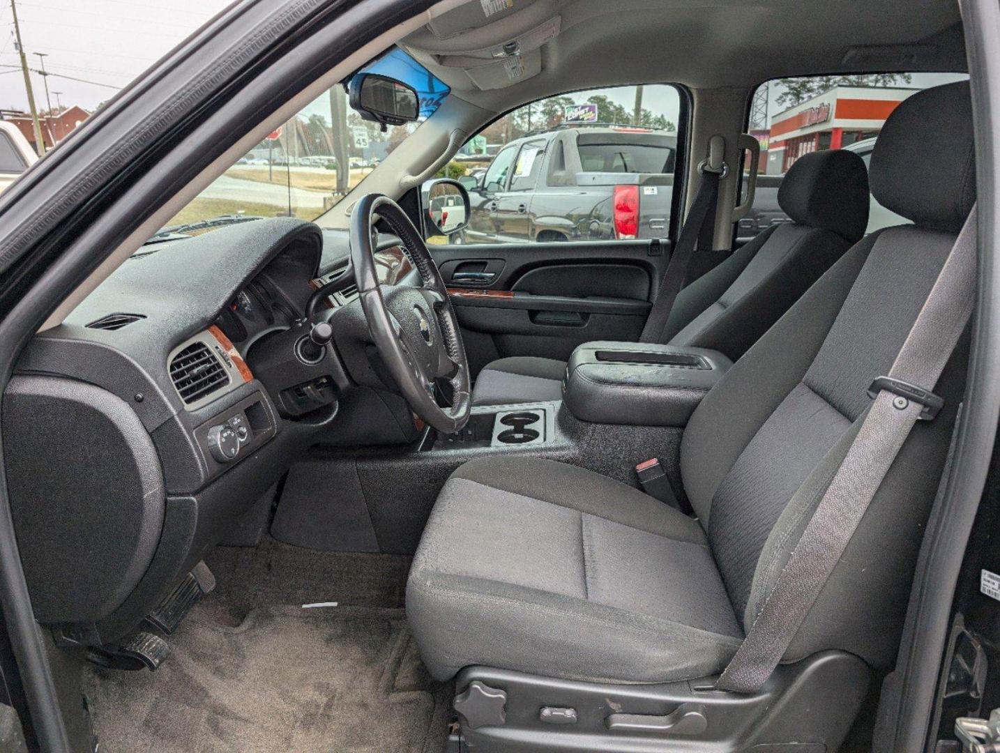 2010 /Ebony Chevrolet Avalanche LS (3GNNCEE00AG) with an Gas/Ethanol V8 5.3L/325 engine, 6-Speed Automatic w/OD transmission, located at 3959 U.S. 80 W, Phenix City, AL, 36870, (334) 297-4885, 32.469296, -85.135185 - 2010 Chevrolet Avalanche LS - Photo#10