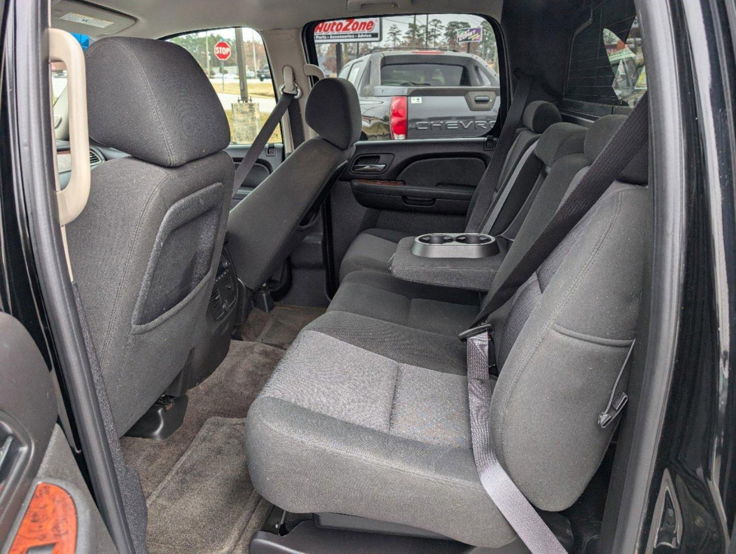 2010 /Ebony Chevrolet Avalanche LS (3GNNCEE00AG) with an Gas/Ethanol V8 5.3L/325 engine, 6-Speed Automatic w/OD transmission, located at 3959 U.S. 80 W, Phenix City, AL, 36870, (334) 297-4885, 32.469296, -85.135185 - 2010 Chevrolet Avalanche LS - Photo#11