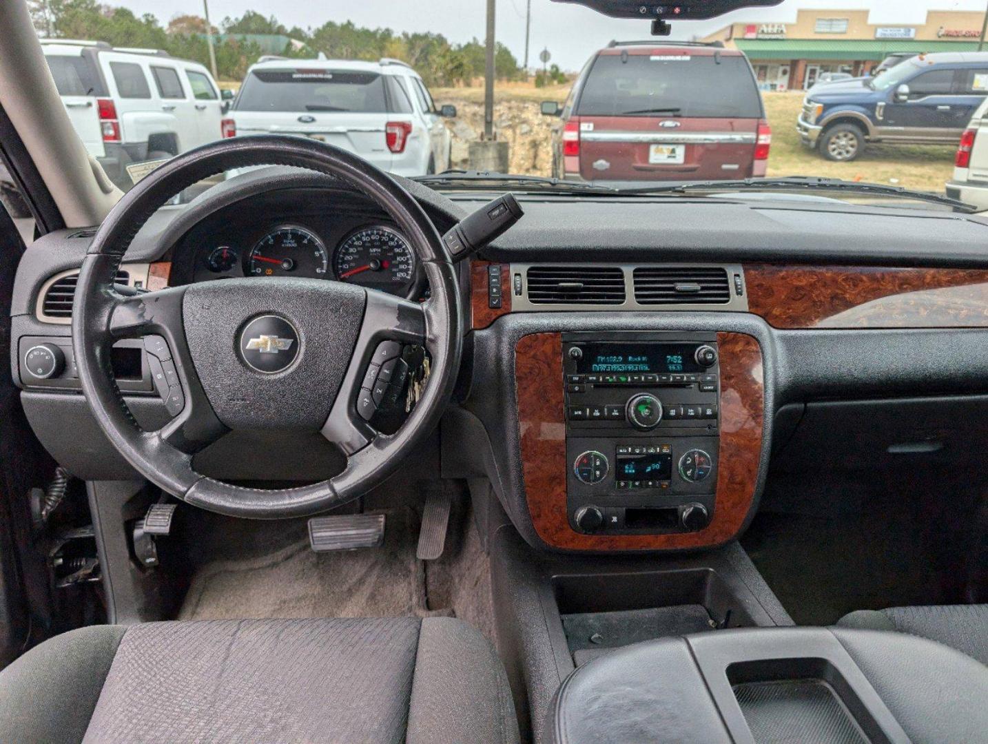 2010 /Ebony Chevrolet Avalanche LS (3GNNCEE00AG) with an Gas/Ethanol V8 5.3L/325 engine, 6-Speed Automatic w/OD transmission, located at 3959 U.S. 80 W, Phenix City, AL, 36870, (334) 297-4885, 32.469296, -85.135185 - 2010 Chevrolet Avalanche LS - Photo#12