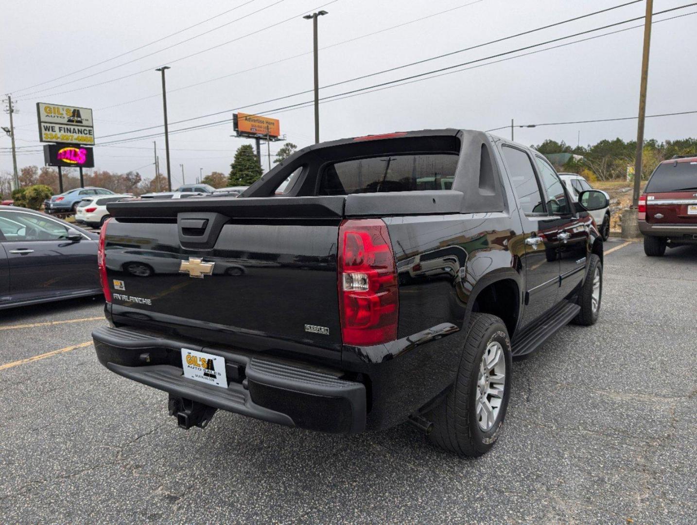 2010 /Ebony Chevrolet Avalanche LS (3GNNCEE00AG) with an Gas/Ethanol V8 5.3L/325 engine, 6-Speed Automatic w/OD transmission, located at 3959 U.S. 80 W, Phenix City, AL, 36870, (334) 297-4885, 32.469296, -85.135185 - 2010 Chevrolet Avalanche LS - Photo#5