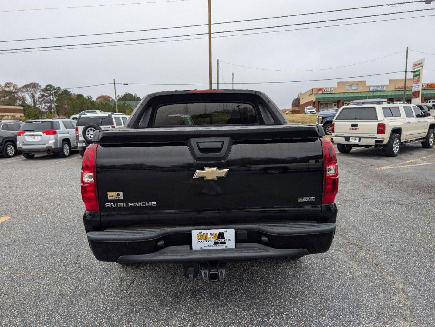 2010 /Ebony Chevrolet Avalanche LS (3GNNCEE00AG) with an Gas/Ethanol V8 5.3L/325 engine, 6-Speed Automatic w/OD transmission, located at 3959 U.S. 80 W, Phenix City, AL, 36870, (334) 297-4885, 32.469296, -85.135185 - 2010 Chevrolet Avalanche LS - Photo#6