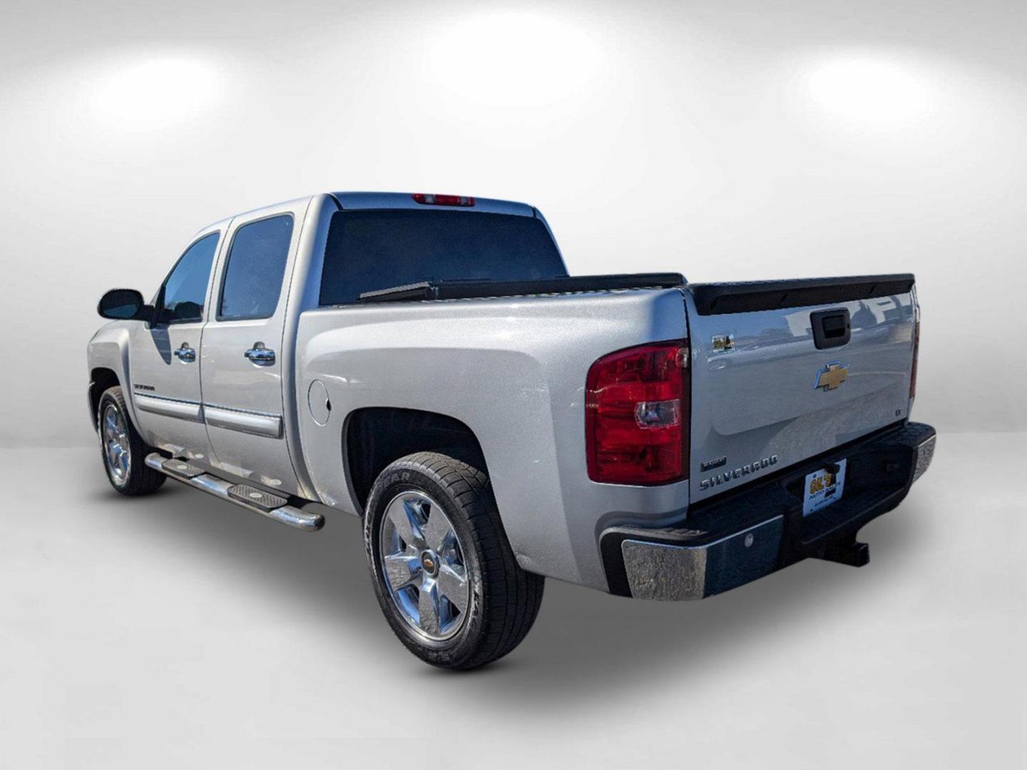 2010 /Light Titanium/Ebony Chevrolet Silverado 1500 LT (3GCRCSE01AG) with an Gas/Ethanol V8 5.3L/323 engine, 6-Speed Automatic w/OD transmission, located at 3959 U.S. 80 W, Phenix City, AL, 36870, (334) 297-4885, 32.469296, -85.135185 - 2010 Chevrolet Silverado 1500 LT - Photo#9