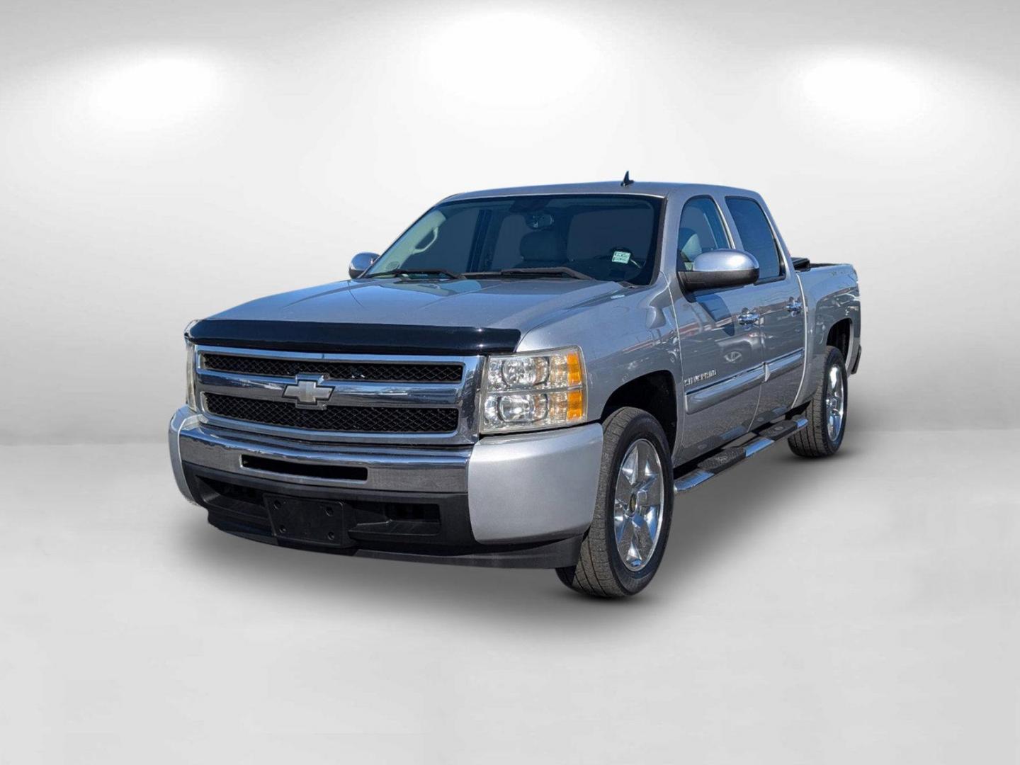 2010 /Light Titanium/Ebony Chevrolet Silverado 1500 LT (3GCRCSE01AG) with an Gas/Ethanol V8 5.3L/323 engine, 6-Speed Automatic w/OD transmission, located at 3959 U.S. 80 W, Phenix City, AL, 36870, (334) 297-4885, 32.469296, -85.135185 - 2010 Chevrolet Silverado 1500 LT - Photo#3