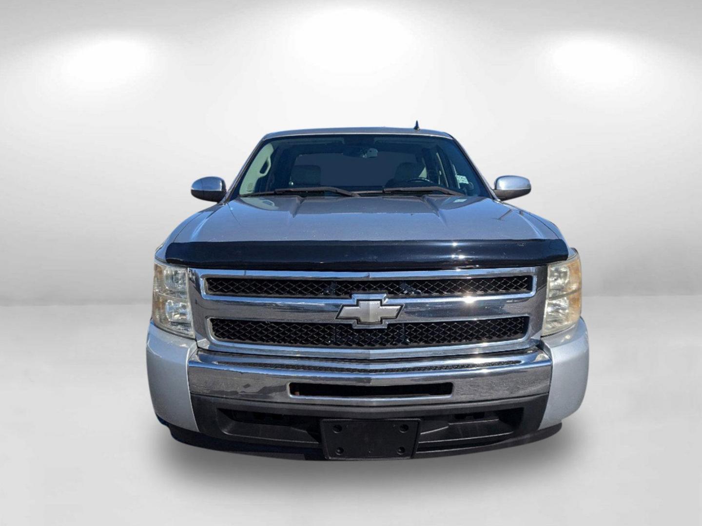 2010 /Light Titanium/Ebony Chevrolet Silverado 1500 LT (3GCRCSE01AG) with an Gas/Ethanol V8 5.3L/323 engine, 6-Speed Automatic w/OD transmission, located at 3959 U.S. 80 W, Phenix City, AL, 36870, (334) 297-4885, 32.469296, -85.135185 - 2010 Chevrolet Silverado 1500 LT - Photo#4