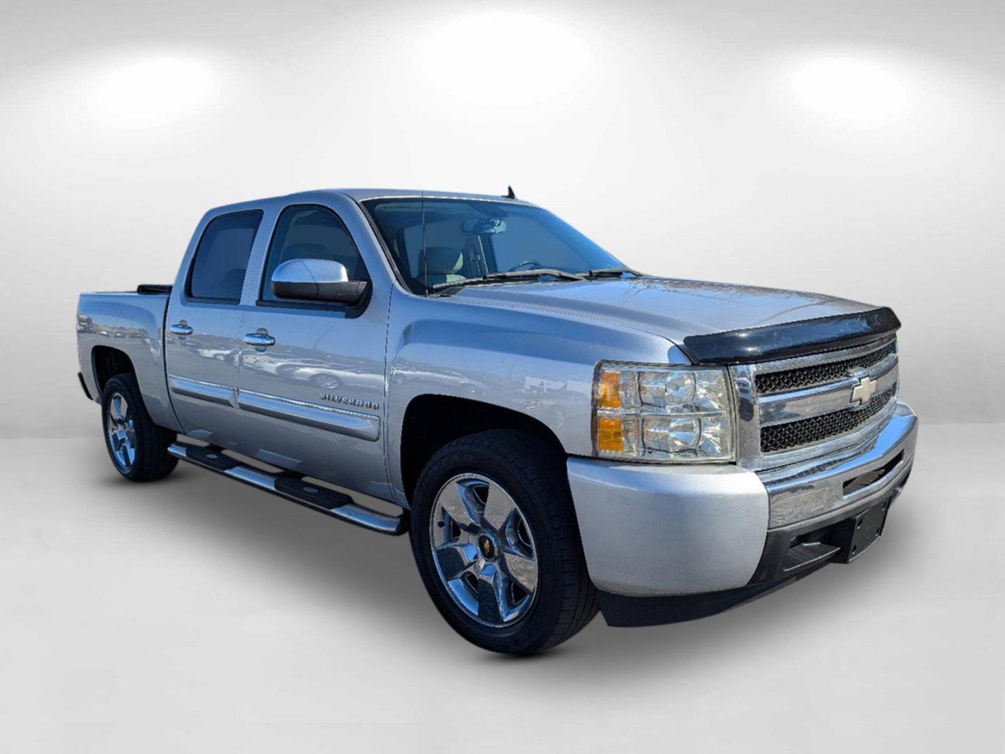 2010 /Light Titanium/Ebony Chevrolet Silverado 1500 LT (3GCRCSE01AG) with an Gas/Ethanol V8 5.3L/323 engine, 6-Speed Automatic w/OD transmission, located at 3959 U.S. 80 W, Phenix City, AL, 36870, (334) 297-4885, 32.469296, -85.135185 - 2010 Chevrolet Silverado 1500 LT - Photo#5