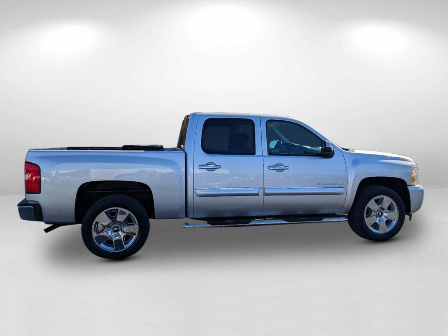 2010 /Light Titanium/Ebony Chevrolet Silverado 1500 LT (3GCRCSE01AG) with an Gas/Ethanol V8 5.3L/323 engine, 6-Speed Automatic w/OD transmission, located at 3959 U.S. 80 W, Phenix City, AL, 36870, (334) 297-4885, 32.469296, -85.135185 - 2010 Chevrolet Silverado 1500 LT - Photo#6