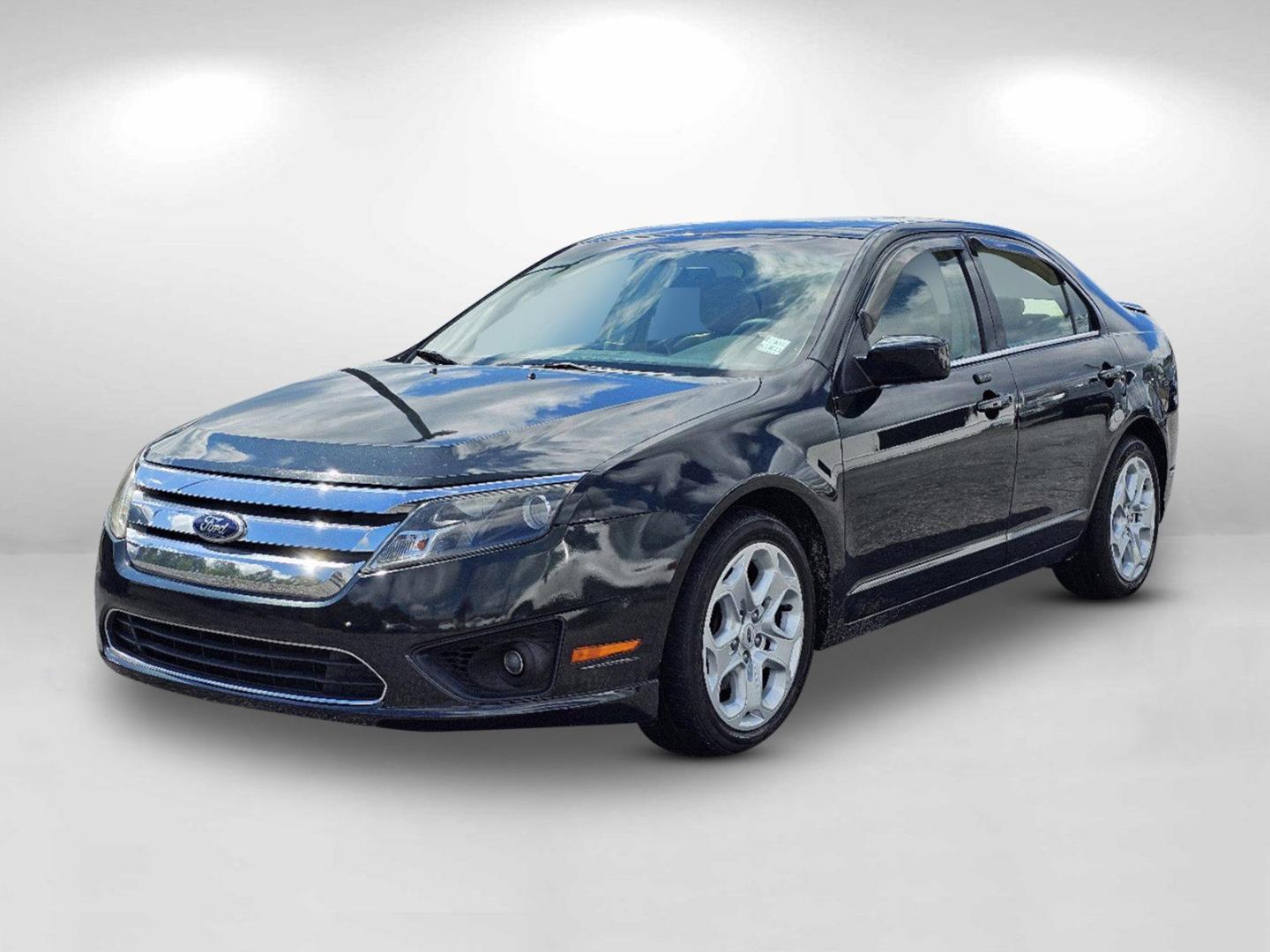 2010 Sterling Gray Metallic /Medium Light Stone Ford Fusion SE (3FAHP0HA4AR) with an Gas I4 2.5L/152 engine, located at 1430 Gateway Drive, Opelika, AL, 36801, (334) 239-0944, 32.637871, -85.409790 - 2010 Ford Fusion SE - Photo#15