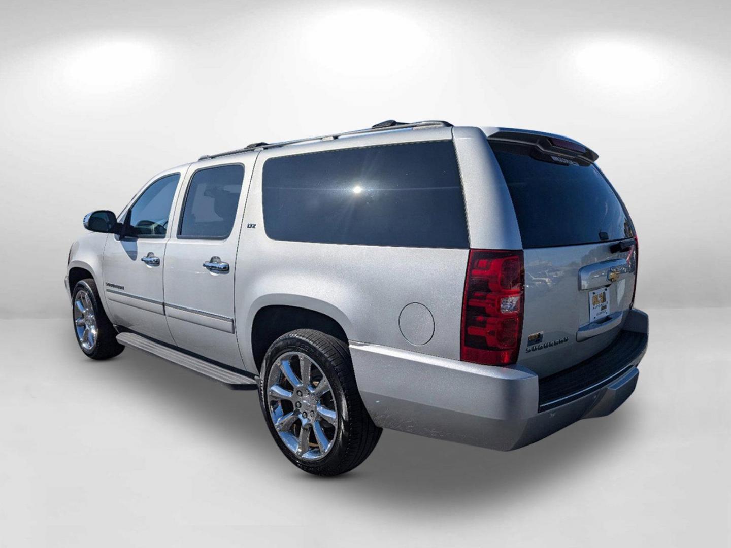 2011 /Light Titanium/Dark Titanium Chevrolet Suburban LTZ (1GNSKKE39BR) with an Gas/Ethanol V8 5.3L/323 engine, 6-Speed Automatic w/OD transmission, located at 3959 U.S. 80 W, Phenix City, AL, 36870, (334) 297-4885, 32.469296, -85.135185 - 2011 Chevrolet Suburban LTZ - Photo#10