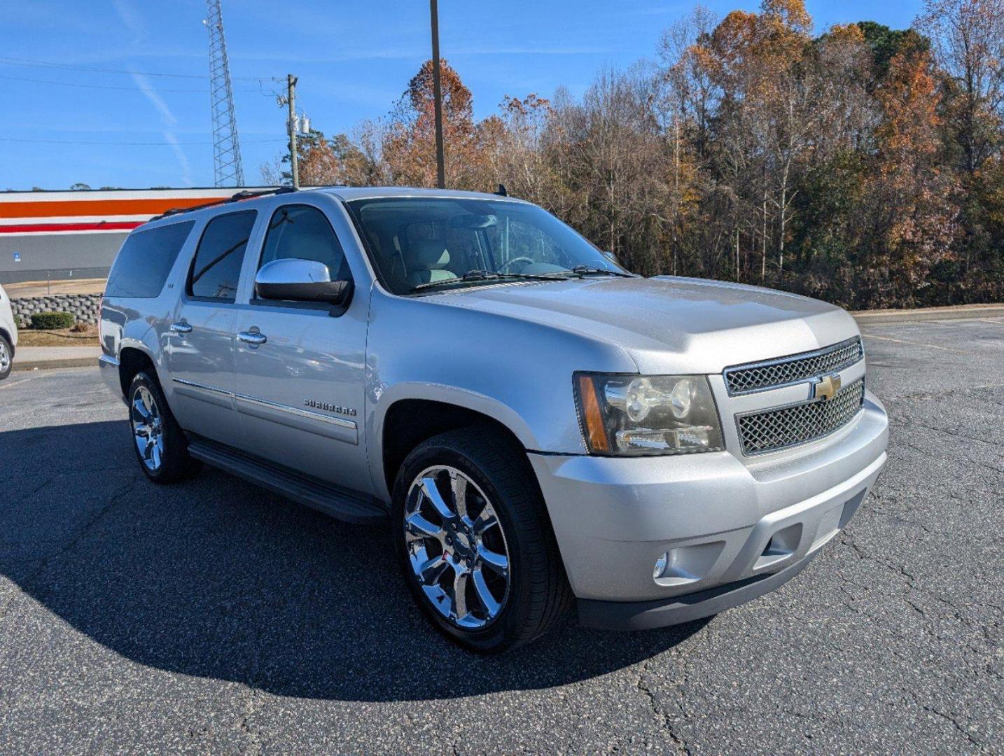 2011 /Light Titanium/Dark Titanium Chevrolet Suburban LTZ (1GNSKKE39BR) with an Gas/Ethanol V8 5.3L/323 engine, 6-Speed Automatic w/OD transmission, located at 3959 U.S. 80 W, Phenix City, AL, 36870, (334) 297-4885, 32.469296, -85.135185 - 2011 Chevrolet Suburban LTZ - Photo#2