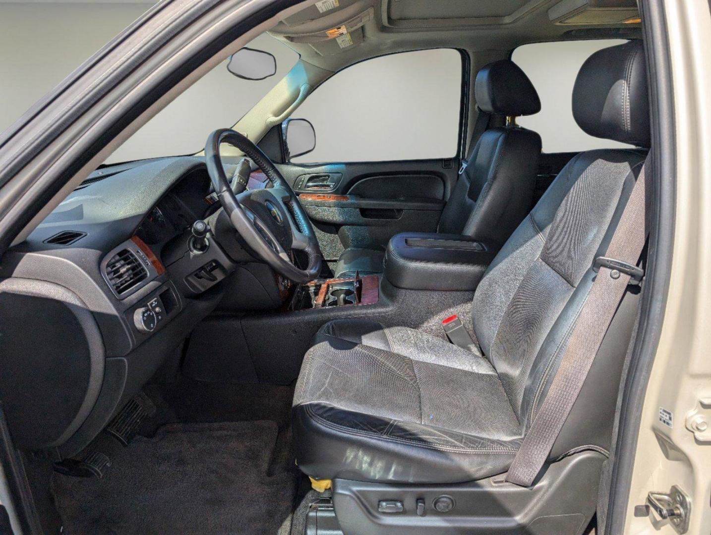 2011 /Ebony Chevrolet Tahoe LTZ (1GNSCCE09BR) with an Gas/Ethanol V8 5.3L/323 engine, 6-Speed Automatic w/OD transmission, located at 5115 14th Ave., Columbus, GA, 31904, (706) 323-0345, 32.511494, -84.971046 - 2011 Chevrolet Tahoe LTZ - Photo#9