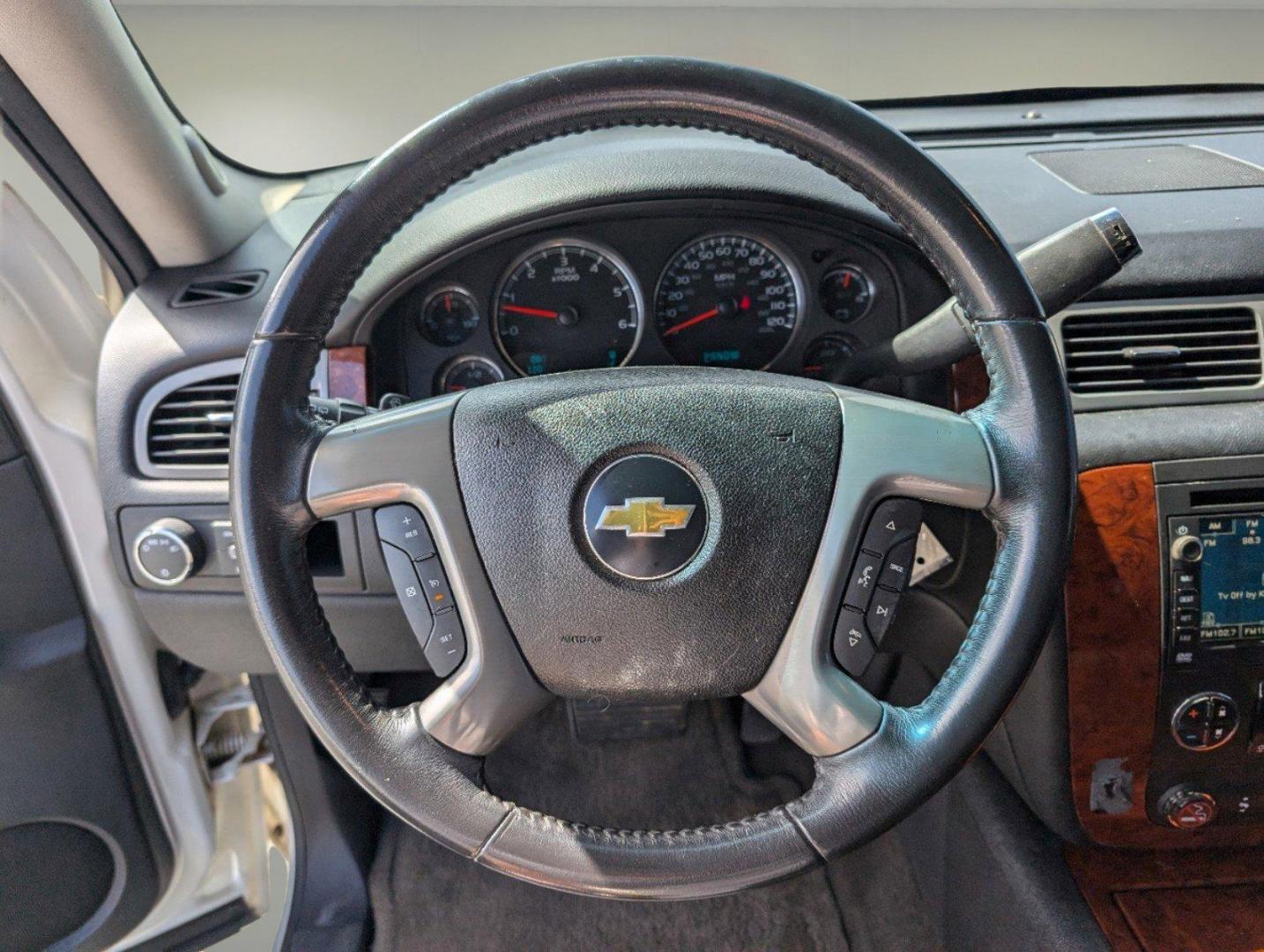 2011 /Ebony Chevrolet Tahoe LTZ (1GNSCCE09BR) with an Gas/Ethanol V8 5.3L/323 engine, 6-Speed Automatic w/OD transmission, located at 5115 14th Ave., Columbus, GA, 31904, (706) 323-0345, 32.511494, -84.971046 - 2011 Chevrolet Tahoe LTZ - Photo#15