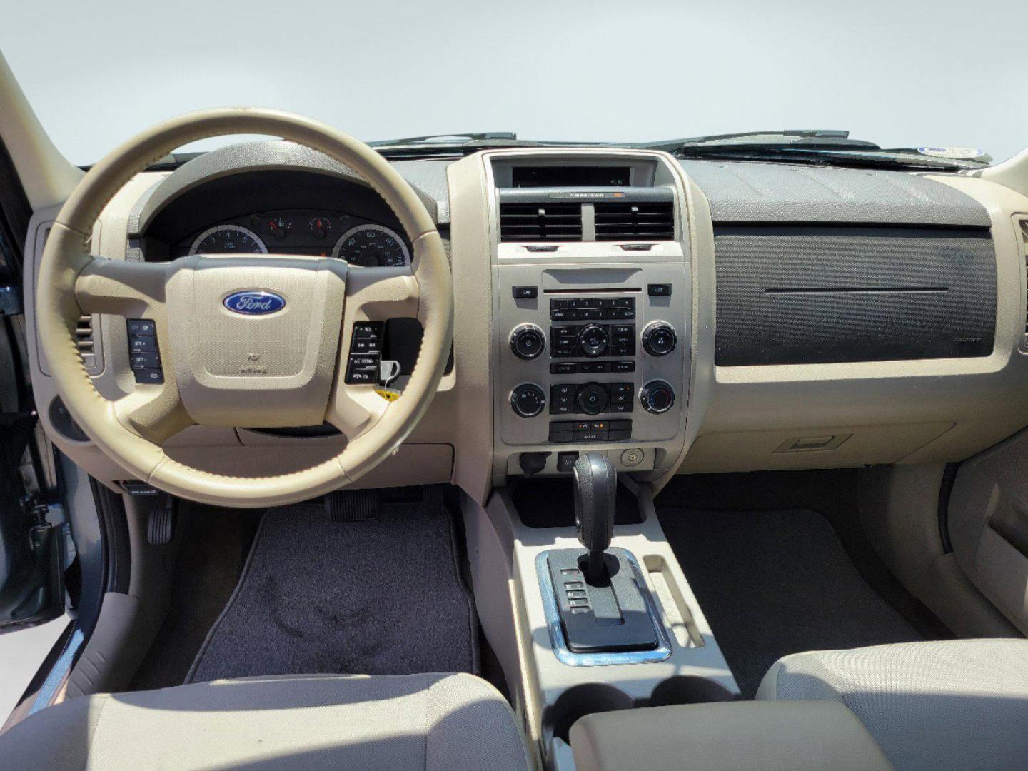 2011 Blue Ford Escape XLT (1FMCU0D73BK) with an Gas I4 2.5L/152 engine, 6-Speed Automatic transmission, located at 5115 14th Ave., Columbus, GA, 31904, (706) 323-0345, 32.511494, -84.971046 - 2011 Ford Escape XLT - Photo#10