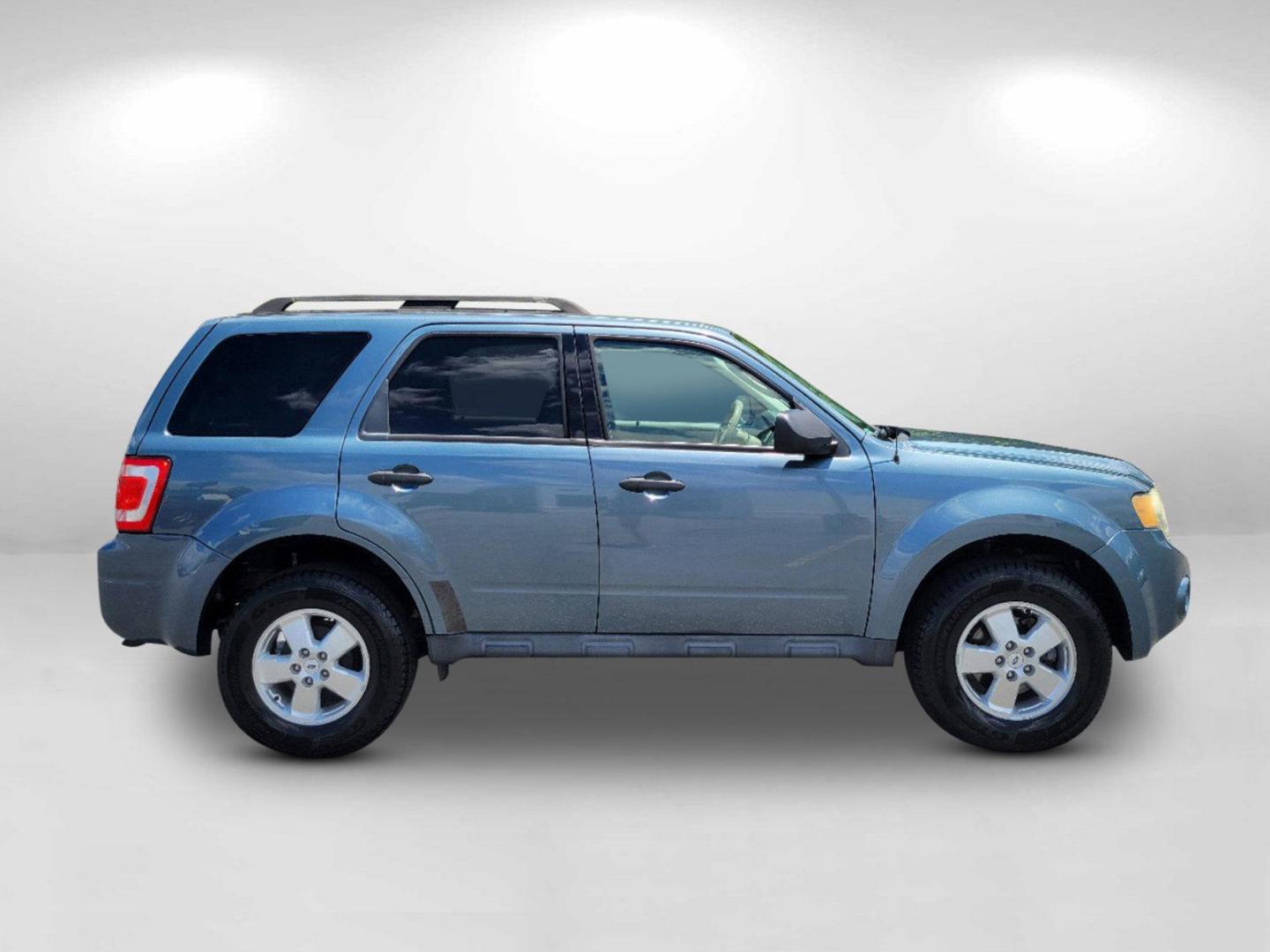 2011 Blue Ford Escape XLT (1FMCU0D73BK) with an Gas I4 2.5L/152 engine, 6-Speed Automatic transmission, located at 5115 14th Ave., Columbus, GA, 31904, (706) 323-0345, 32.511494, -84.971046 - 2011 Ford Escape XLT - Photo#3