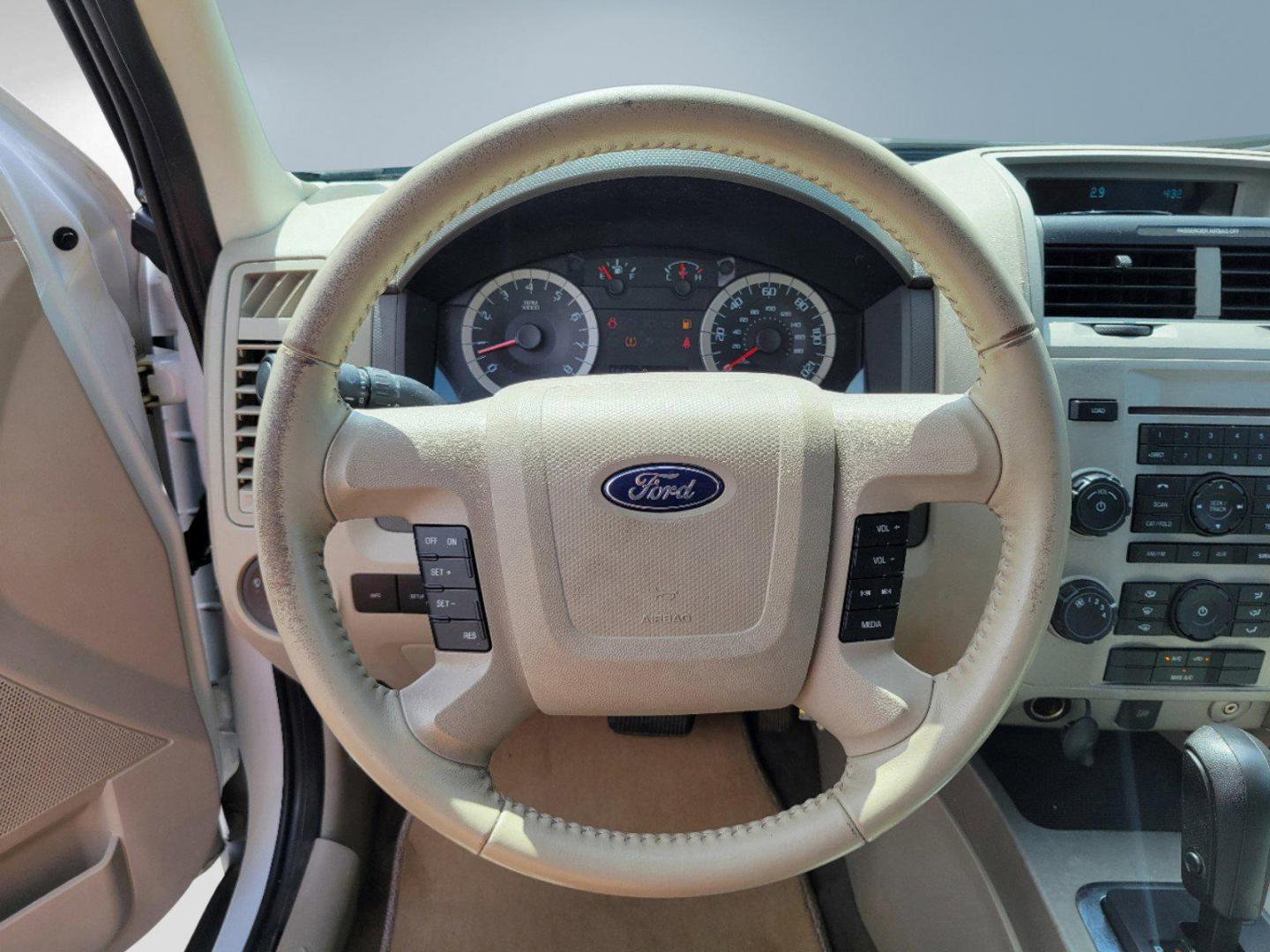 2011 White Ford Escape XLT (1FMCU9DG4BK) with an Gas/Ethanol V6 3.0L/181 engine, 6-Speed Automatic transmission, located at 7000 Northlake Connector, Columbus, GA, 31904, (706) 987-8085, 32.524975, -84.978134 - 2011 Ford Escape XLT - Photo#12