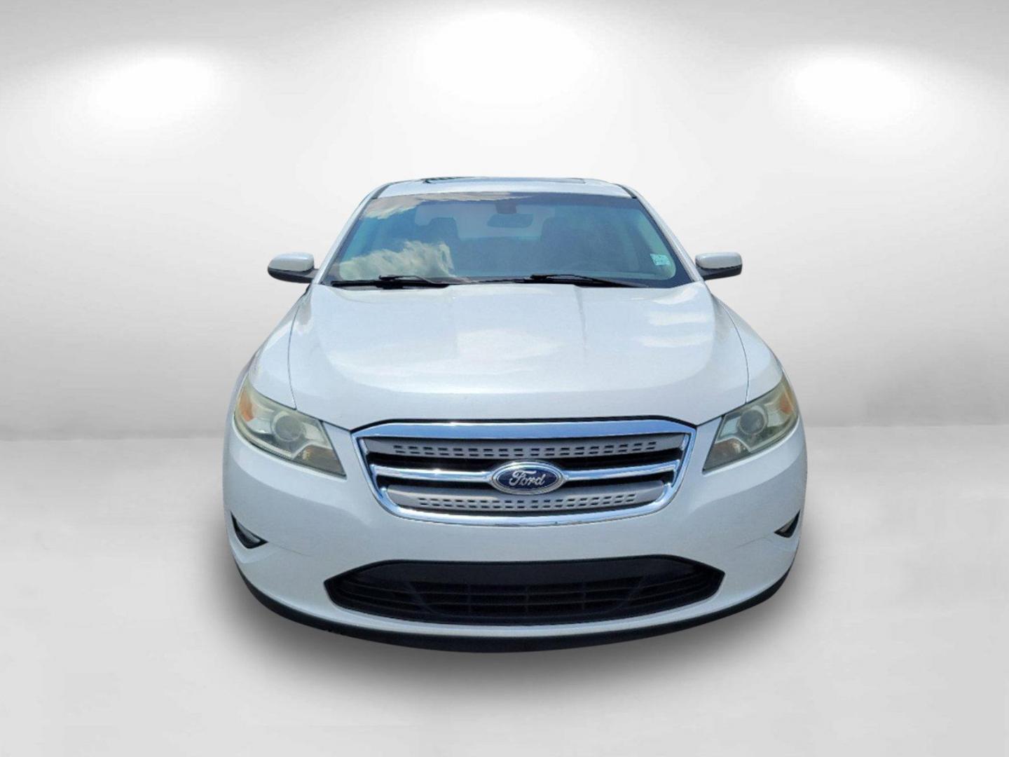 2011 White Ford Taurus SEL (1FAHP2EW2BG) with an Gas V6 3.5L/213 engine, 6-Speed Automatic w/OD SelectShift transmission, located at 1430 Gateway Drive, Opelika, AL, 36801, (334) 239-0944, 32.637871, -85.409790 - 2011 Ford Taurus SEL - Photo#2