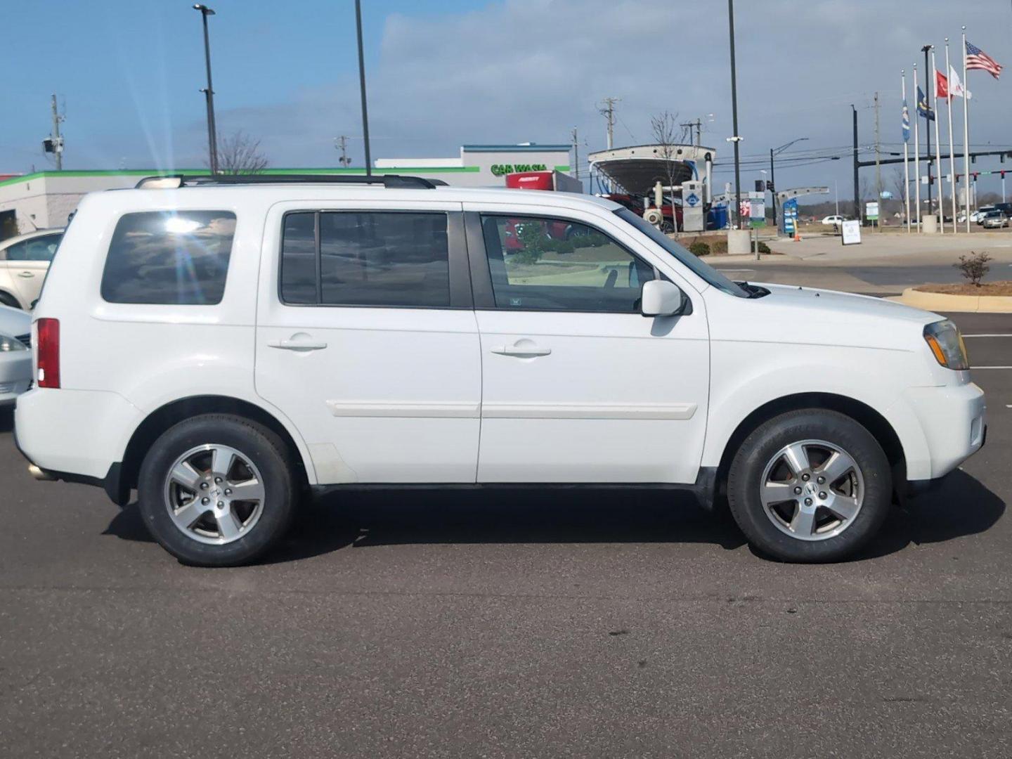 2011 Honda Pilot EX (5FNYF3H45BB) with an Gas V6 3.5L/212 engine, 5-Speed Automatic w/OD transmission, located at 521 Old Farm Lane Rd, Prattville, AL, 36066, (334) 325-1505, 32.482460, -86.416367 - 2011 Honda Pilot EX - Photo#3