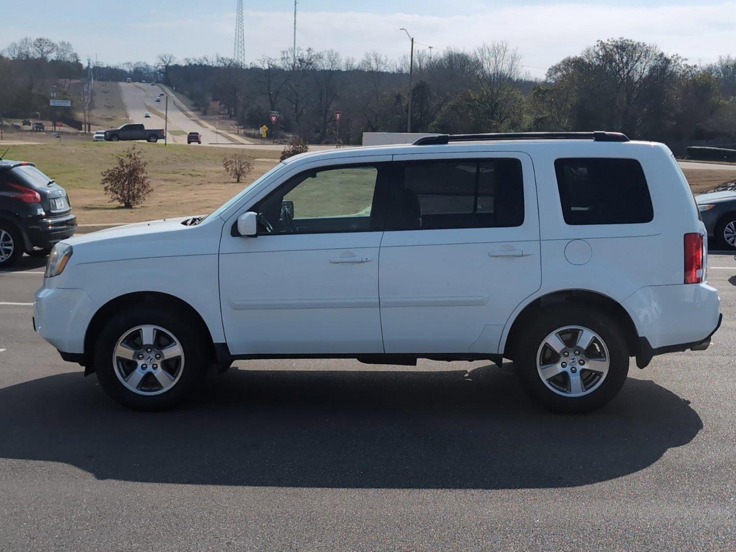 2011 Honda Pilot EX (5FNYF3H45BB) with an Gas V6 3.5L/212 engine, 5-Speed Automatic w/OD transmission, located at 521 Old Farm Lane Rd, Prattville, AL, 36066, (334) 325-1505, 32.482460, -86.416367 - 2011 Honda Pilot EX - Photo#7