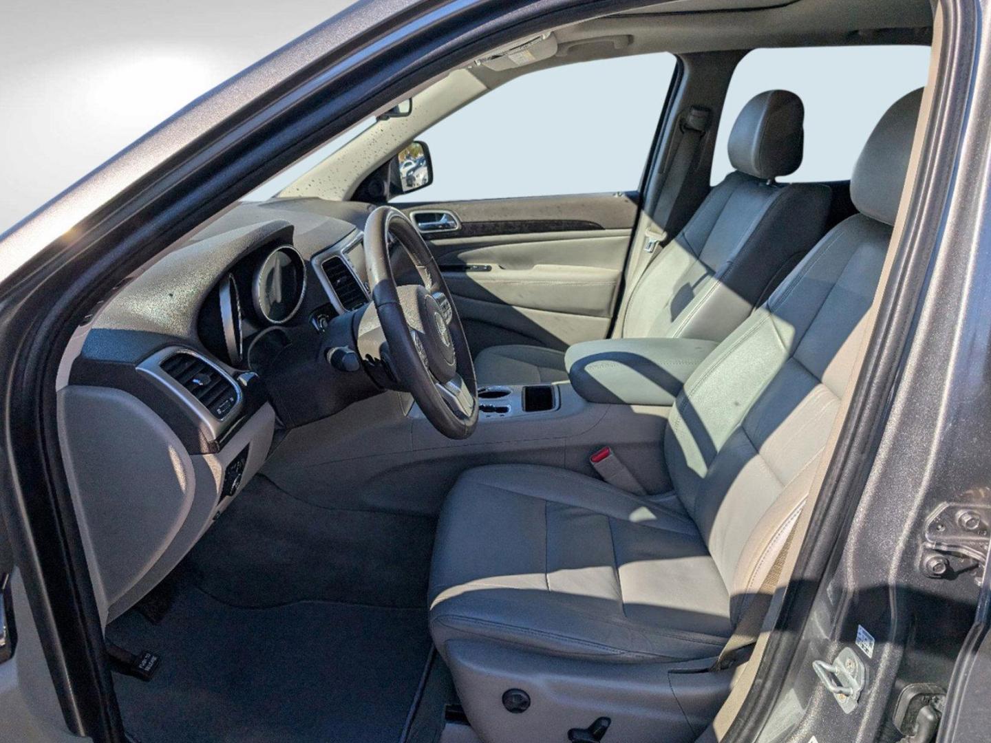 2011 /Dark Graystone/Medium Graystone Interior Jeep Grand Cherokee Laredo (1J4RS4GG8BC) with an Gas/Ethanol V6 3.6L/220 engine, 5-Speed Automatic transmission, located at 7000 Northlake Connector, Columbus, GA, 31904, (706) 987-8085, 32.524975, -84.978134 - 2011 Jeep Grand Cherokee Laredo - Photo#9