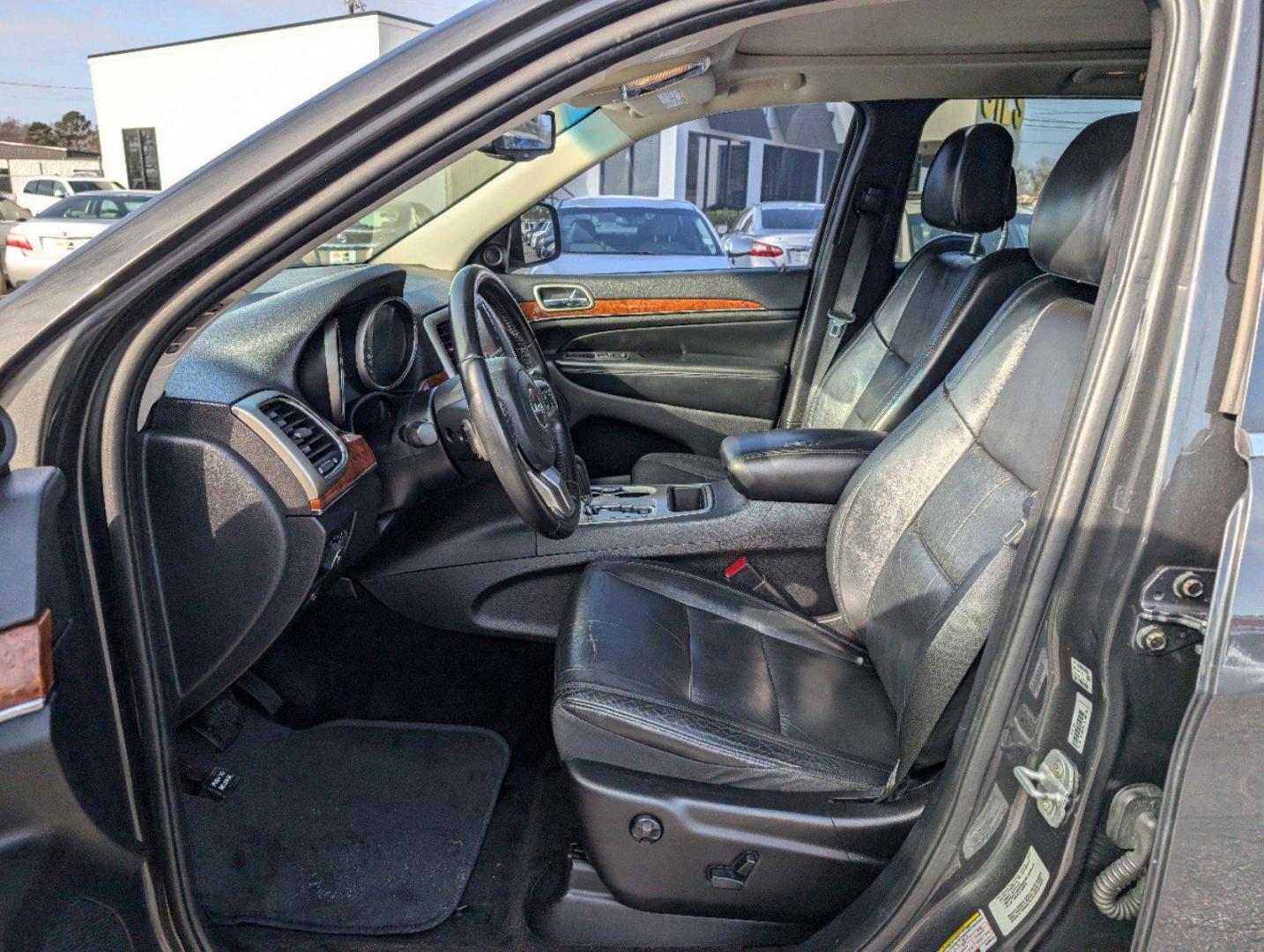 2011 /Black Interior Jeep Grand Cherokee Limited (1J4RS5GG5BC) with an Gas/Ethanol V6 3.6L/220 engine, 5-Speed Automatic transmission, located at 3959 U.S. 80 W, Phenix City, AL, 36870, (334) 297-4885, 32.469296, -85.135185 - 2011 Jeep Grand Cherokee Limited - Photo#9