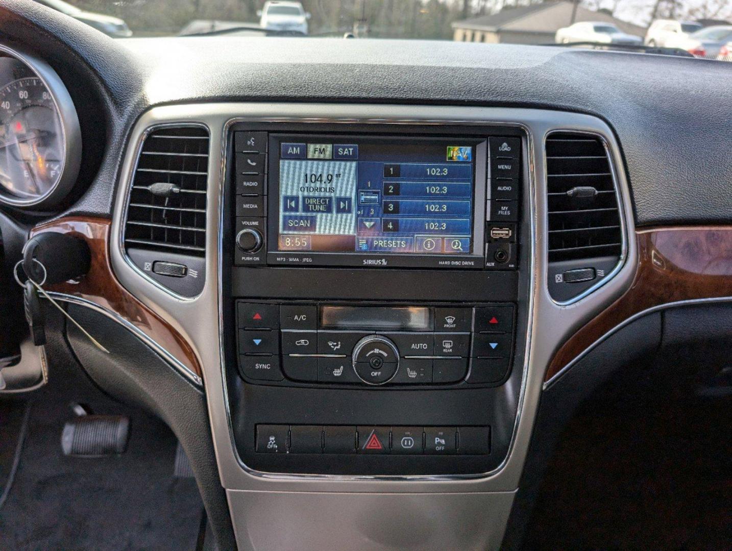 2011 /Black Interior Jeep Grand Cherokee Limited (1J4RS5GG5BC) with an Gas/Ethanol V6 3.6L/220 engine, 5-Speed Automatic transmission, located at 3959 U.S. 80 W, Phenix City, AL, 36870, (334) 297-4885, 32.469296, -85.135185 - 2011 Jeep Grand Cherokee Limited - Photo#13