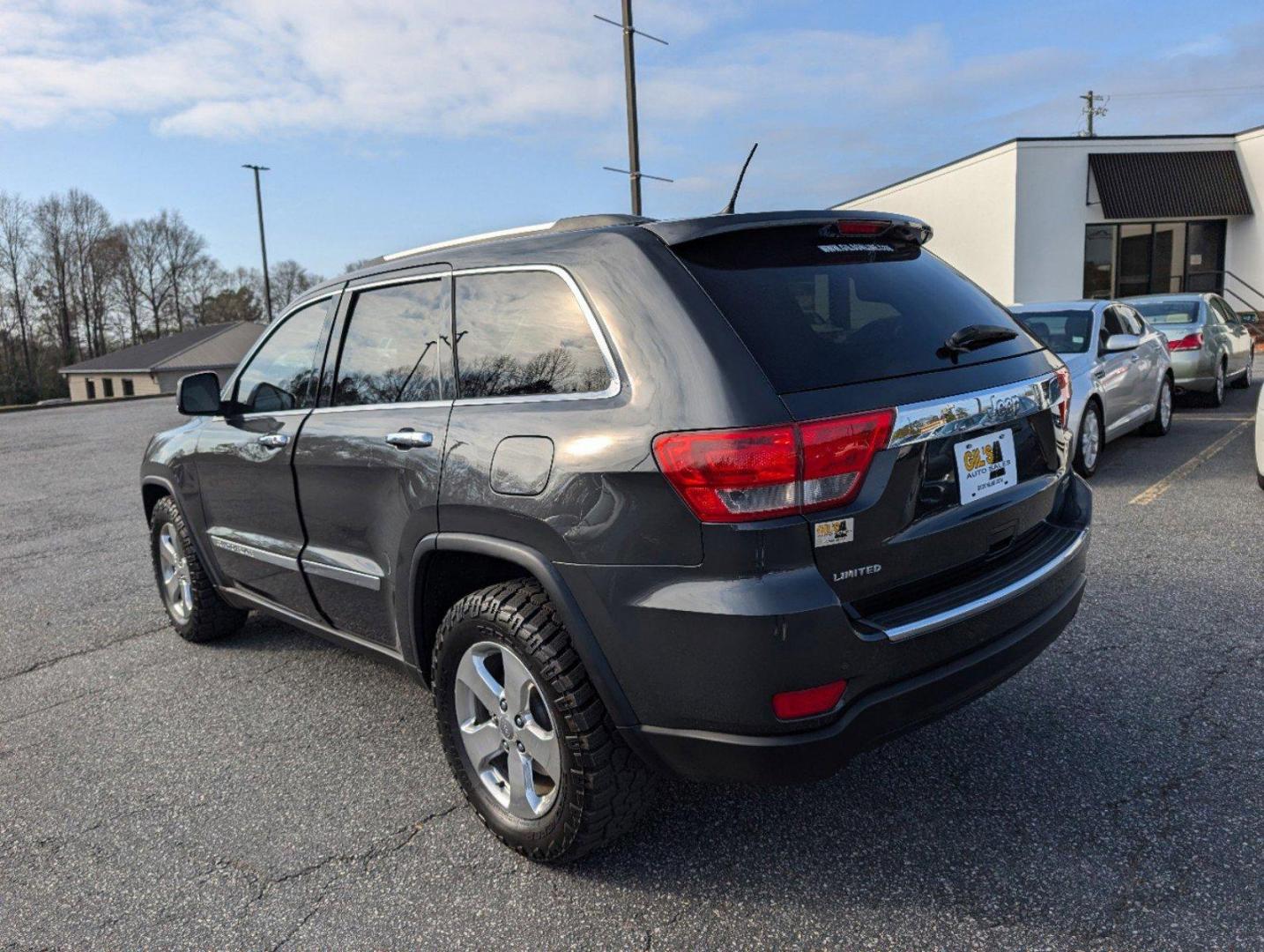 2011 /Black Interior Jeep Grand Cherokee Limited (1J4RS5GG5BC) with an Gas/Ethanol V6 3.6L/220 engine, 5-Speed Automatic transmission, located at 3959 U.S. 80 W, Phenix City, AL, 36870, (334) 297-4885, 32.469296, -85.135185 - 2011 Jeep Grand Cherokee Limited - Photo#6