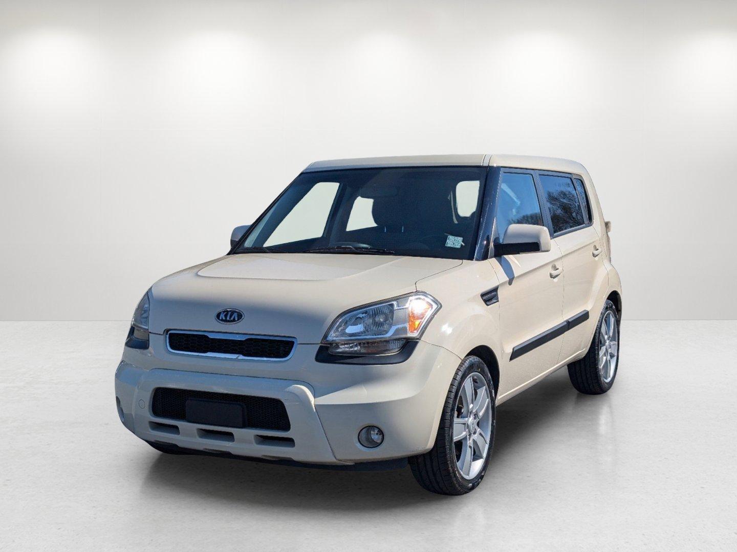 2011 /Sand/black seat trim Kia Soul ! (KNDJT2A2XB7) with an Gas I4 2.0L/121 engine, 4-Speed Automatic transmission, located at 1430 Gateway Drive, Opelika, AL, 36801, (334) 239-0944, 32.637871, -85.409790 - 2011 Kia Soul ! - Photo#0