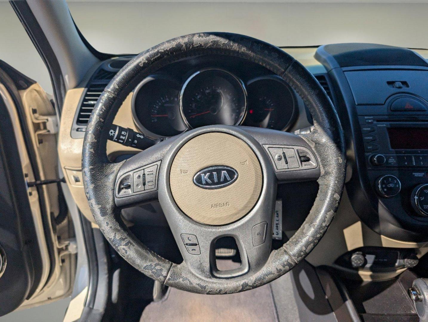 2011 /Sand/black seat trim Kia Soul ! (KNDJT2A2XB7) with an Gas I4 2.0L/121 engine, 4-Speed Automatic transmission, located at 1430 Gateway Drive, Opelika, AL, 36801, (334) 239-0944, 32.637871, -85.409790 - 2011 Kia Soul ! - Photo#15