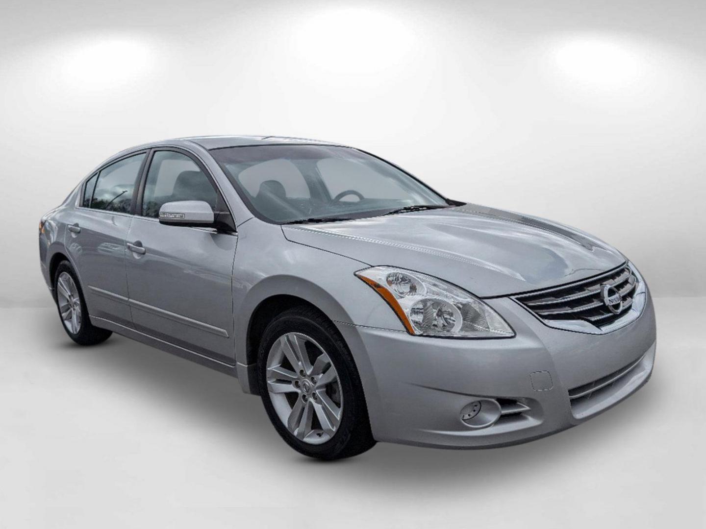 2011 /Charcoal Nissan Altima 3.5 SR (1N4BL2AP4BC) with an Gas V6 3.5L/ engine, 1-Speed Continuously Variable transmission, located at 804 22nd Ave, Phenix City, AL, 36870, (334) 297-1860, 32.484749, -85.024475 - 2011 Nissan Altima 3.5 SR - Photo#3