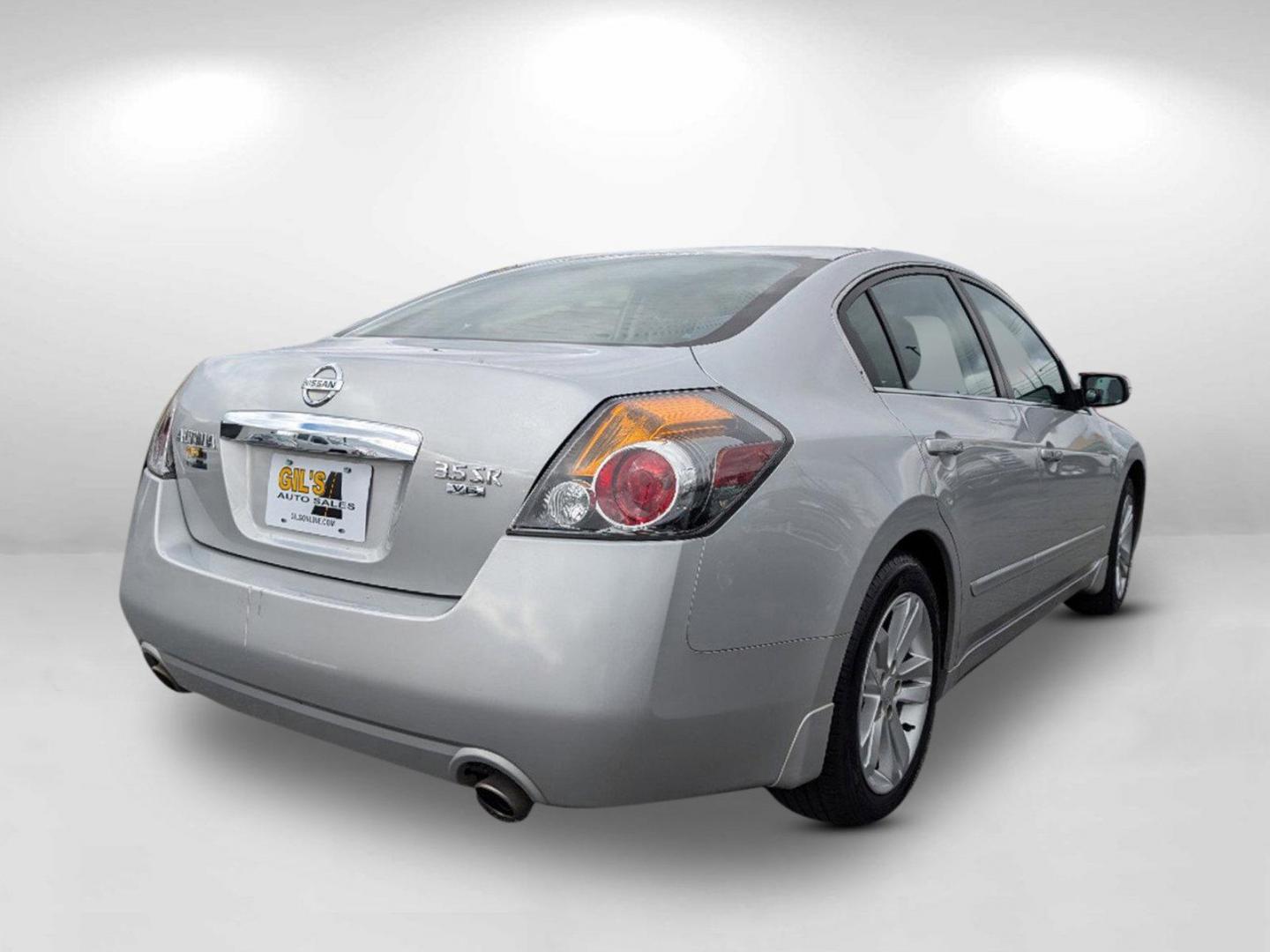 2011 /Charcoal Nissan Altima 3.5 SR (1N4BL2AP4BC) with an Gas V6 3.5L/ engine, 1-Speed Continuously Variable transmission, located at 804 22nd Ave, Phenix City, AL, 36870, (334) 297-1860, 32.484749, -85.024475 - 2011 Nissan Altima 3.5 SR - Photo#5