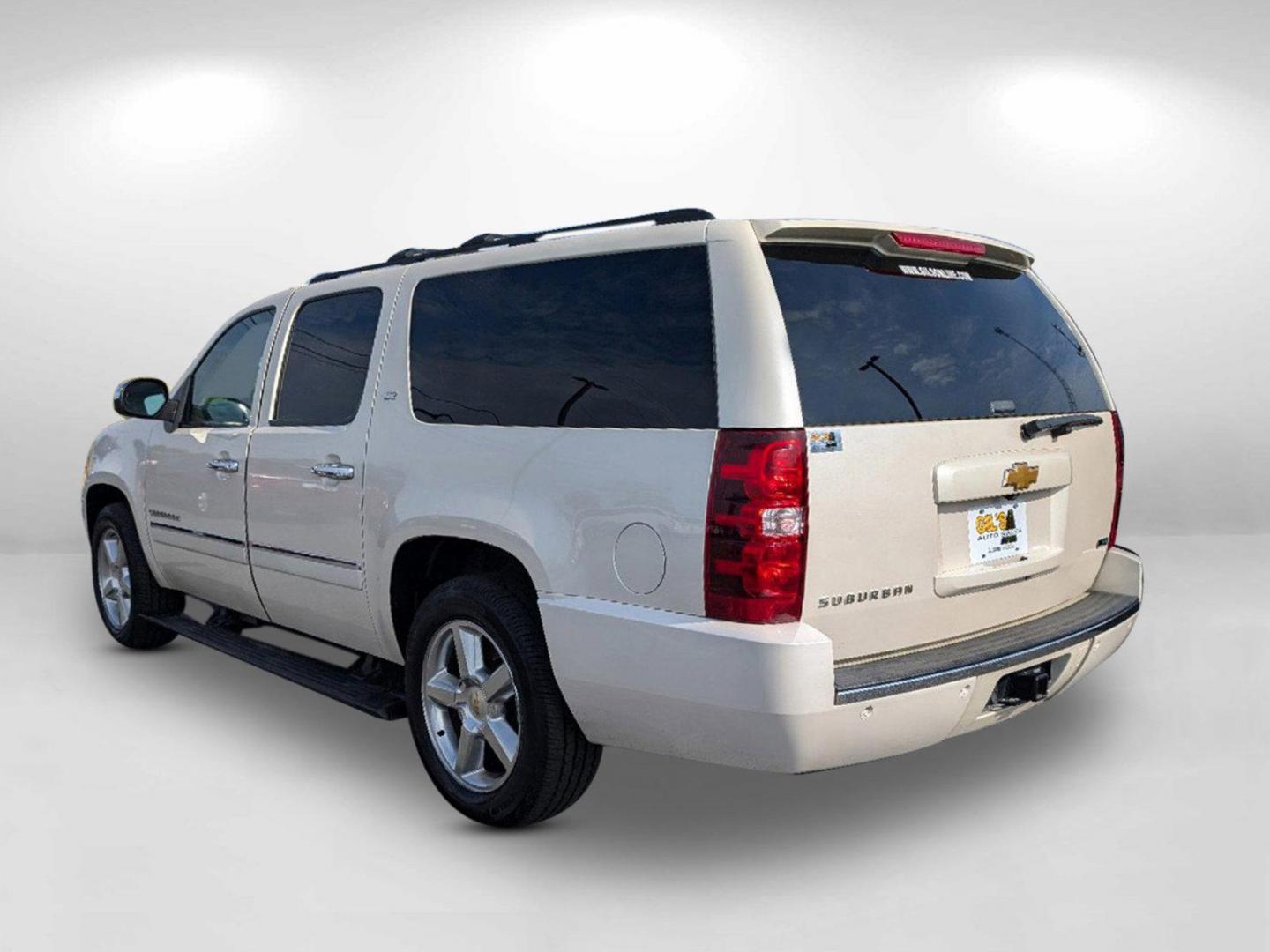 2012 /Light Cashmere/Dark Cashmere Chevrolet Suburban LTZ (1GNSCKE00CR) with an Gas/Ethanol V8 5.3L/323 engine, 6-Speed Automatic transmission, located at 3959 U.S. 80 W, Phenix City, AL, 36870, (334) 297-4885, 32.469296, -85.135185 - 2012 Chevrolet Suburban LTZ - Photo#6