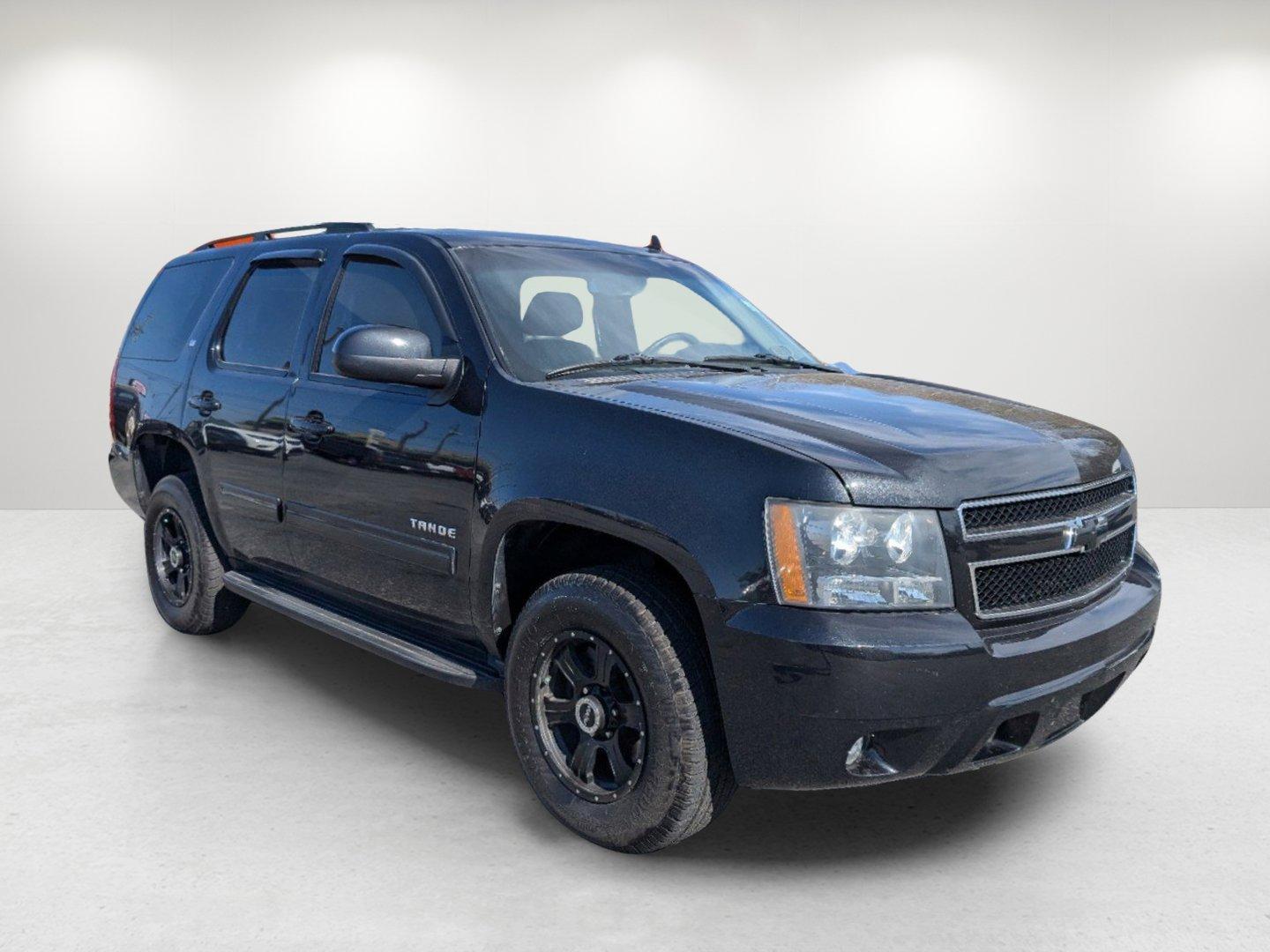 2012 /Ebony Chevrolet Tahoe LT (1GNSKBE02CR) with an Gas/Ethanol V8 5.3L/323 engine, 6-Speed Automatic w/OD transmission, located at 3959 U.S. 80 W, Phenix City, AL, 36870, (334) 297-4885, 32.469296, -85.135185 - 2012 Chevrolet Tahoe LT - Photo#3