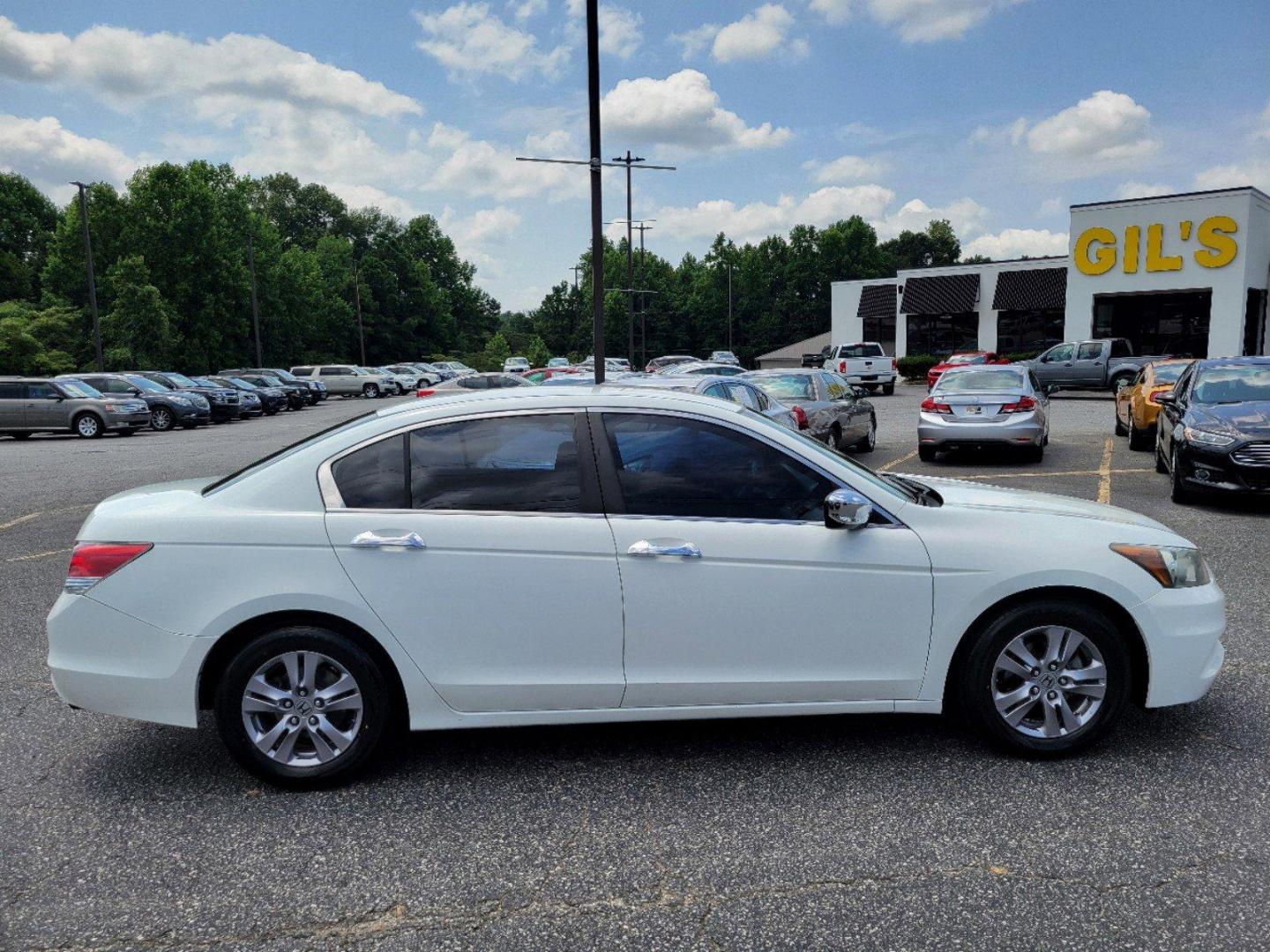 2012 White Honda Accord Sdn SE (1HGCP2F66CA) with an Gas I4 2.4L/144 engine, 5-Speed Automatic transmission, located at 7000 Northlake Connector, Columbus, GA, 31904, (706) 987-8085, 32.524975, -84.978134 - 2012 Honda Accord Sdn SE - Photo#4