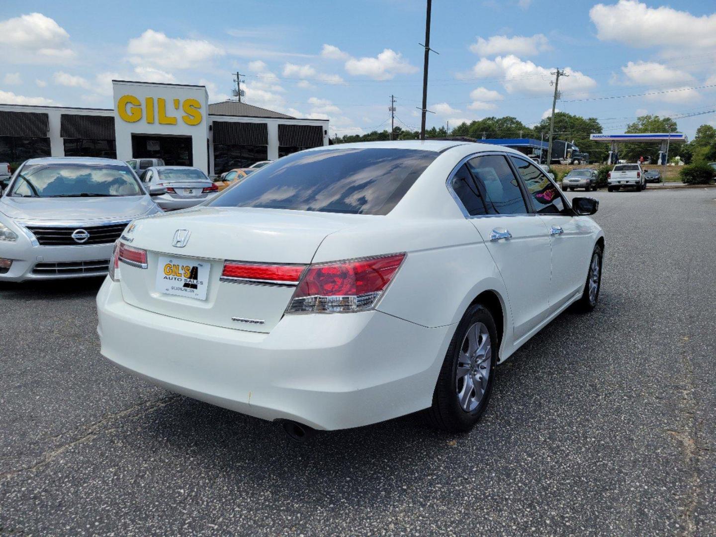 2012 White Honda Accord Sdn SE (1HGCP2F66CA) with an Gas I4 2.4L/144 engine, 5-Speed Automatic transmission, located at 7000 Northlake Connector, Columbus, GA, 31904, (706) 987-8085, 32.524975, -84.978134 - 2012 Honda Accord Sdn SE - Photo#5