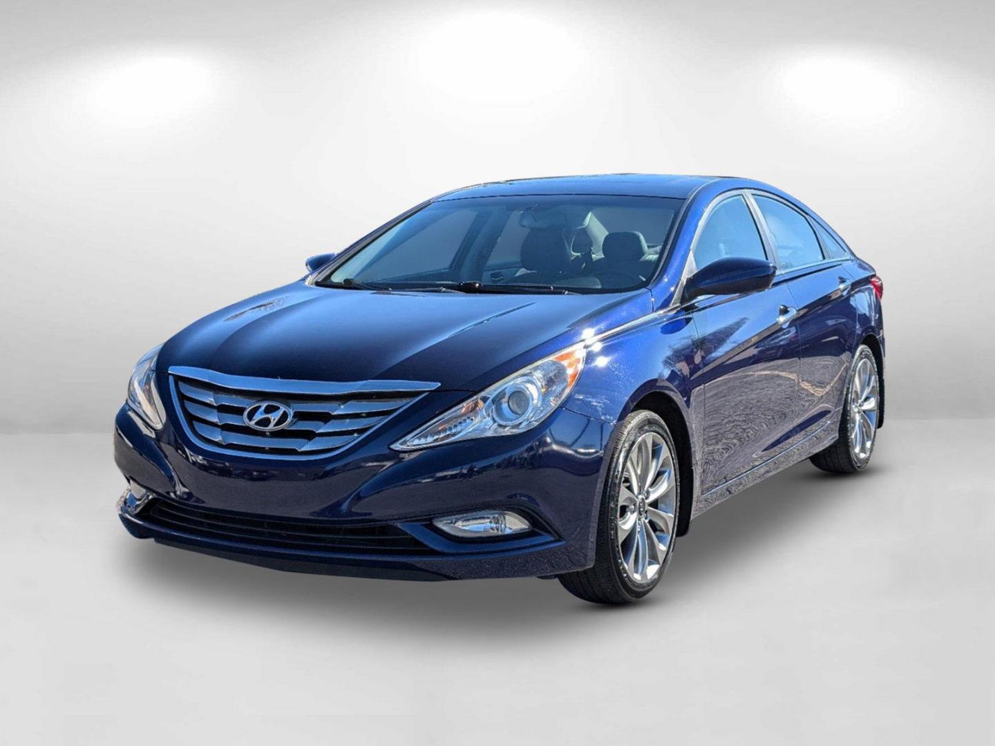 2012 /Gray Hyundai Sonata 2.4L SE (5NPEC4AC1CH) with an Gas I4 2.4L/144 engine, 6-Speed Automatic w/manual shift transmission, located at 3959 U.S. 80 W, Phenix City, AL, 36870, (334) 297-4885, 32.469296, -85.135185 - 2012 Hyundai Sonata 2.4L SE - Photo#3