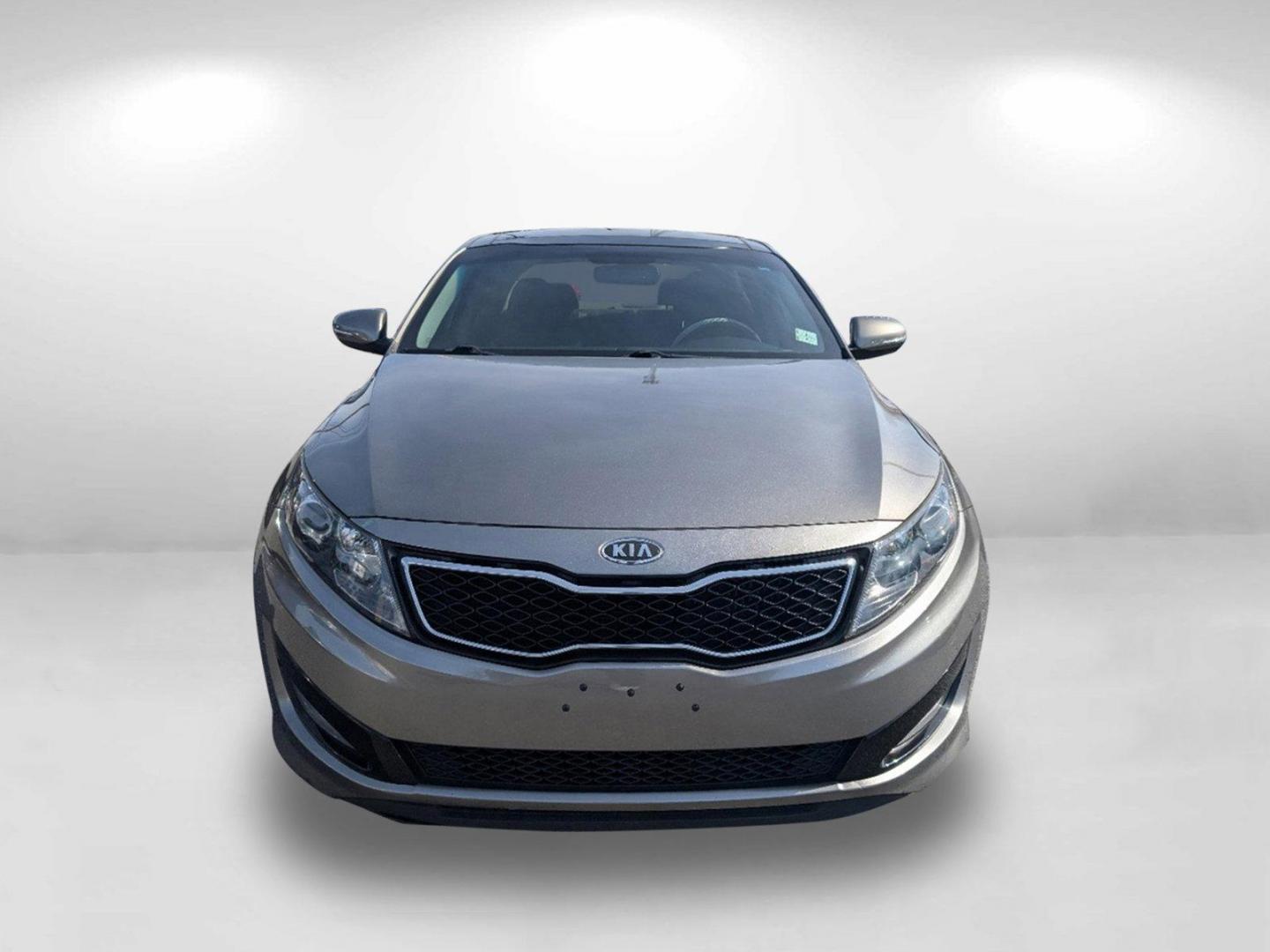 2012 /White Kia Optima SX (5XXGR4A67CG) with an Turbocharged Gas I4 2.0L/122 engine, 6-Speed Automatic w/manual shift transmission, located at 3959 U.S. 80 W, Phenix City, AL, 36870, (334) 297-4885, 32.469296, -85.135185 - 2012 Kia Optima SX - Photo#3