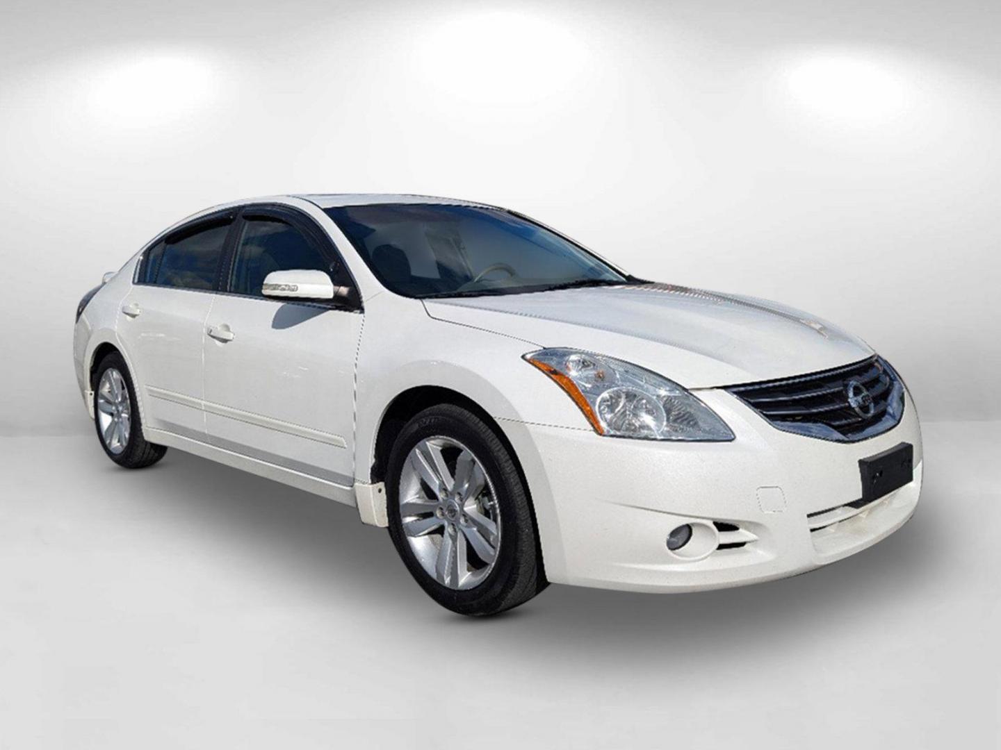 2012 /Blonde Nissan Altima 3.5 SR (1N4BL2AP4CC) with an Gas V6 3.5L/ engine, 1-Speed Continuously Variable Ratio transmission, located at 7000 Northlake Connector, Columbus, GA, 31904, (706) 987-8085, 32.524975, -84.978134 - 2012 Nissan Altima 3.5 SR - Photo#2