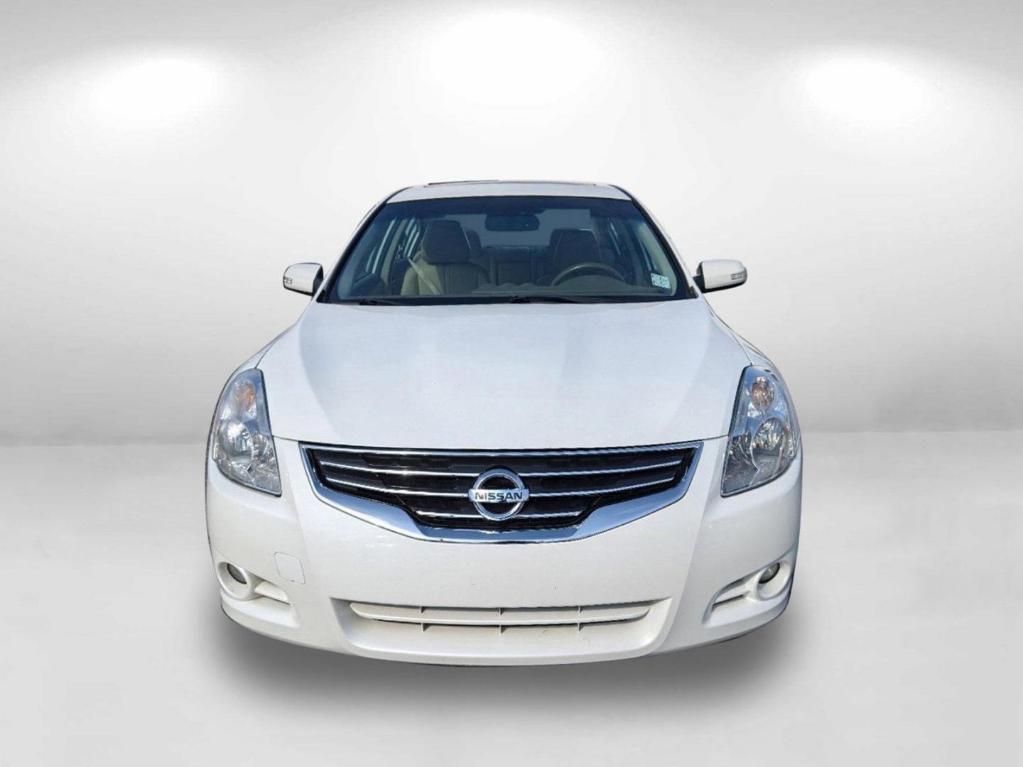 2012 /Blonde Nissan Altima 3.5 SR (1N4BL2AP7CC) with an Gas V6 3.5L/ engine, 1-Speed Continuously Variable Ratio transmission, located at 3959 U.S. 80 W, Phenix City, AL, 36870, (334) 297-4885, 32.469296, -85.135185 - 2012 Nissan Altima 3.5 SR - Photo#4