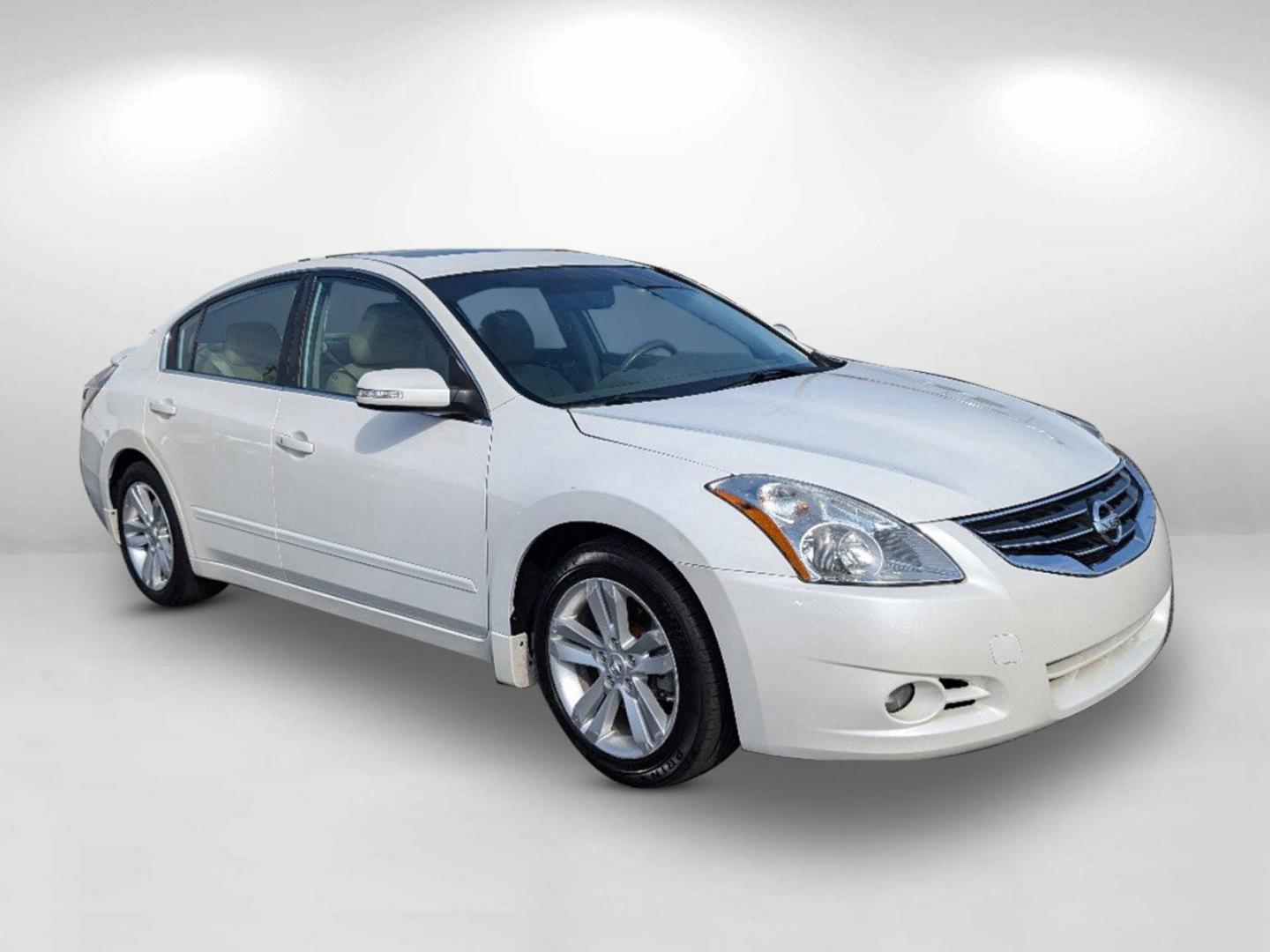 2012 /Blonde Nissan Altima 3.5 SR (1N4BL2AP7CC) with an Gas V6 3.5L/ engine, 1-Speed Continuously Variable Ratio transmission, located at 3959 U.S. 80 W, Phenix City, AL, 36870, (334) 297-4885, 32.469296, -85.135185 - 2012 Nissan Altima 3.5 SR - Photo#5