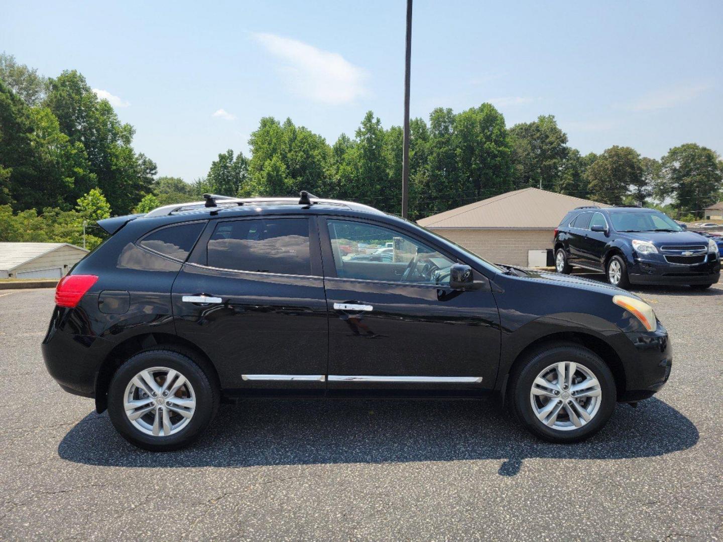 2012 Super Black /Black Nissan Rogue SV (JN8AS5MTXCW) with an Gas I4 2.5L/152 engine, 1-Speed Continuously variable ratio transmission, located at 7000 Northlake Connector, Columbus, GA, 31904, (706) 987-8085, 32.524975, -84.978134 - 2012 Nissan Rogue SV - Photo#4