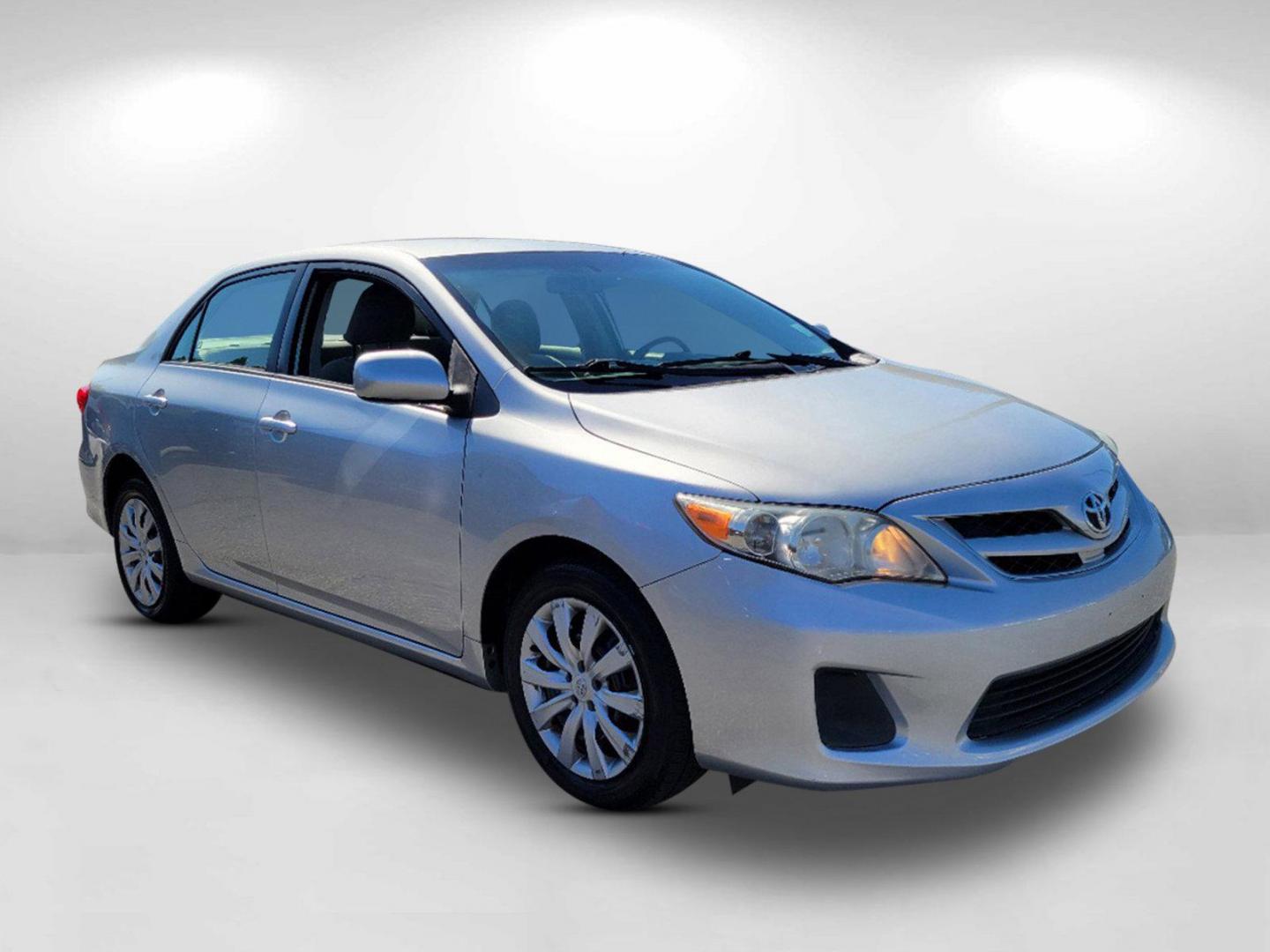 2012 Silver Toyota Corolla LE (JTDBU4EE8C9) with an Gas I4 1.8L/110 engine, 4-Speed Automatic transmission, located at 7000 Northlake Connector, Columbus, GA, 31904, (706) 987-8085, 32.524975, -84.978134 - 2012 Toyota Corolla LE - Photo#2