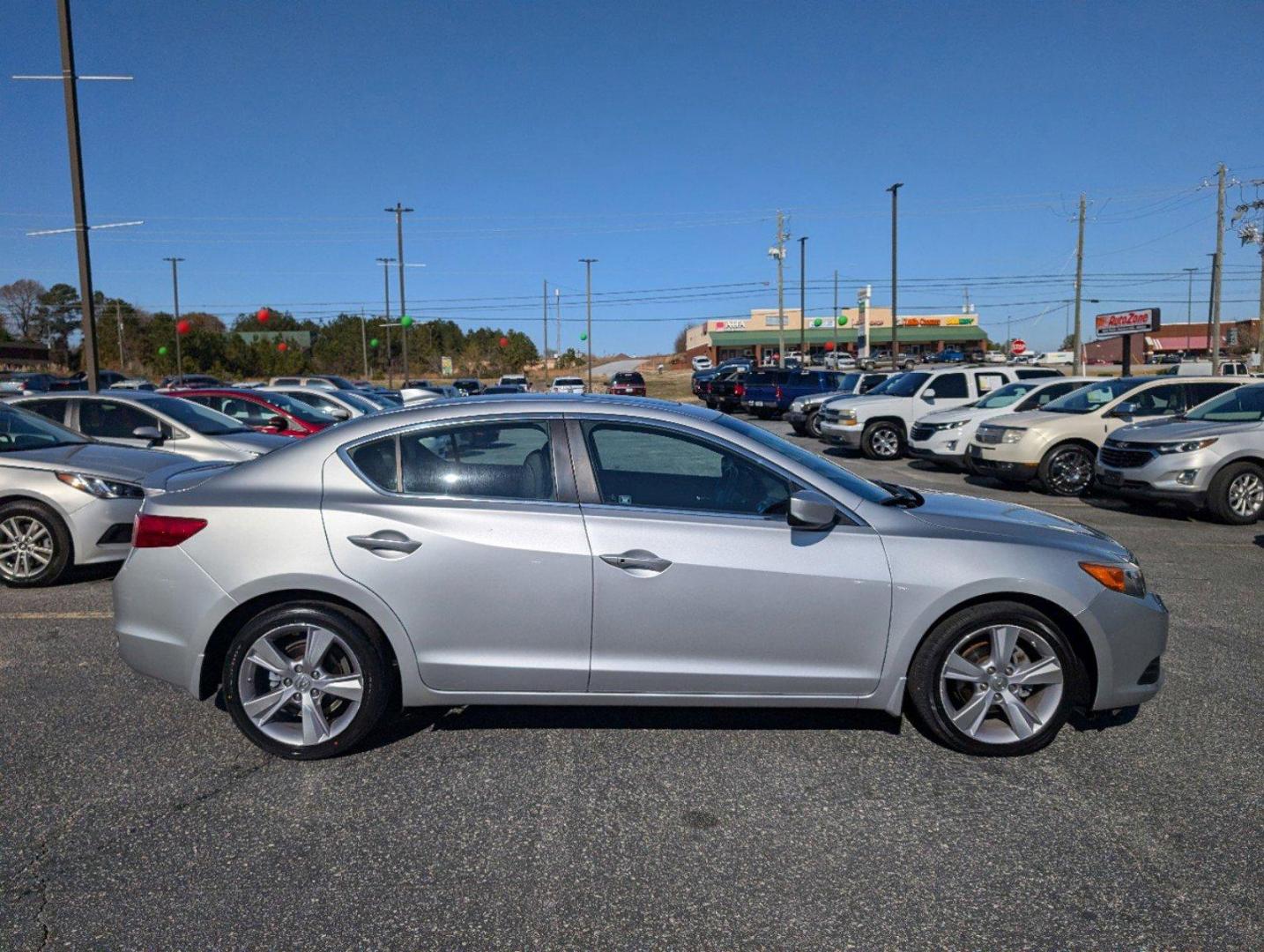 2013 Acura ILX Tech Pkg (19VDE1F74DE) with an Gas I4 2.0L/122 engine, 5-Speed Automatic w/Manual Shift transmission, located at 3959 U.S. 80 W, Phenix City, AL, 36870, (334) 297-4885, 32.469296, -85.135185 - 2013 Acura ILX Tech Pkg - Photo#3