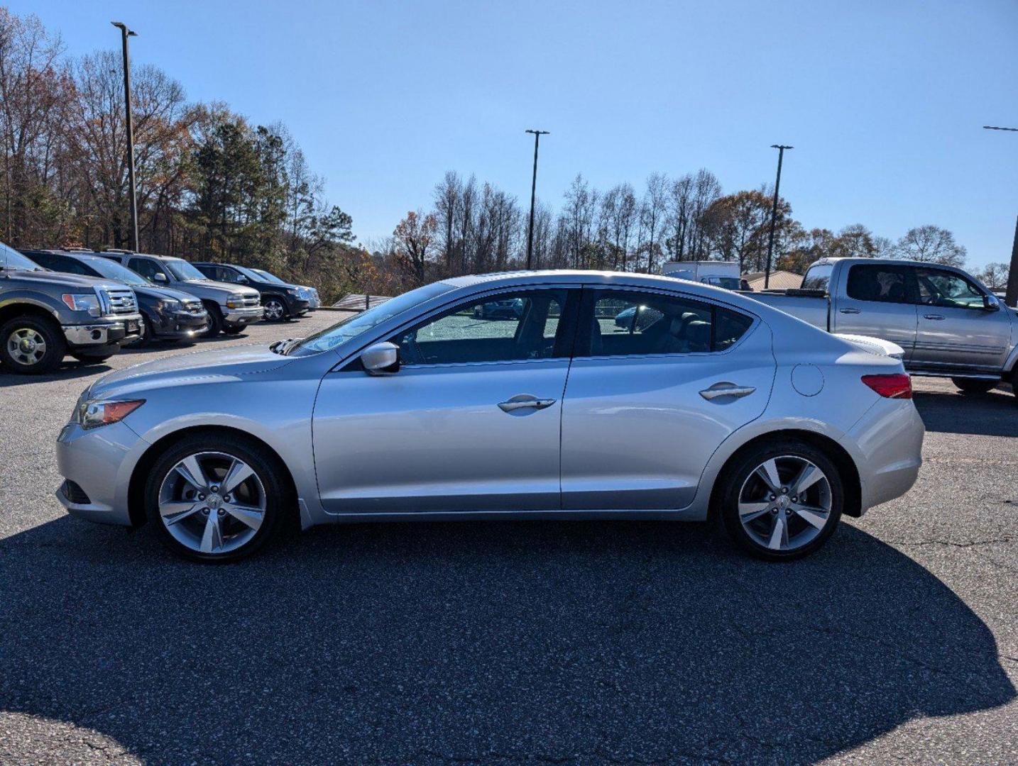 2013 Acura ILX Tech Pkg (19VDE1F74DE) with an Gas I4 2.0L/122 engine, 5-Speed Automatic w/Manual Shift transmission, located at 3959 U.S. 80 W, Phenix City, AL, 36870, (334) 297-4885, 32.469296, -85.135185 - 2013 Acura ILX Tech Pkg - Photo#7