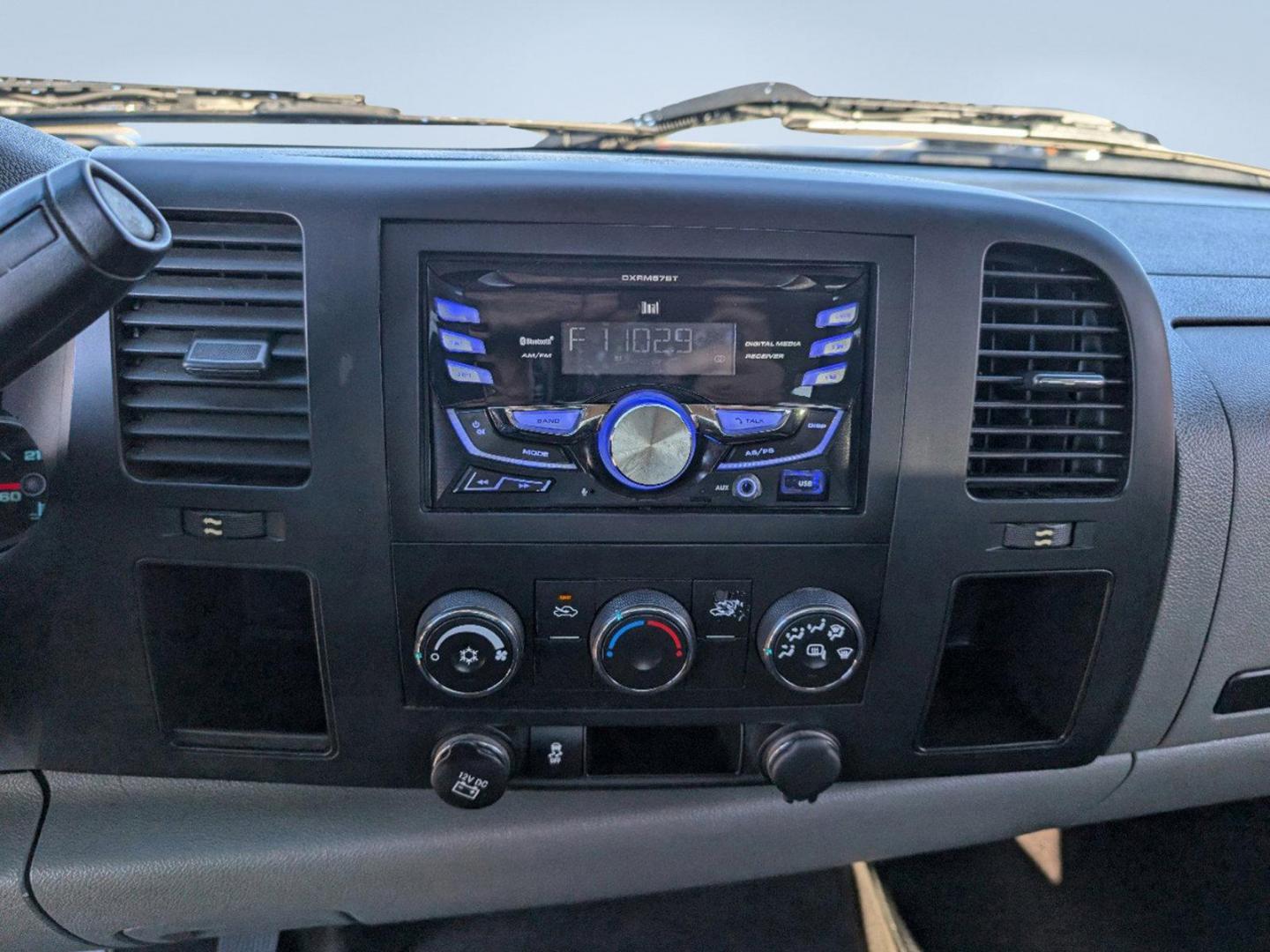 2013 /Dark Titanium Chevrolet Silverado 1500 LS (3GCPCREA7DG) with an Gas/Ethanol V8 4.8L/293 engine, 4-Speed Automatic transmission, located at 1430 Gateway Drive, Opelika, AL, 36801, (334) 239-0944, 32.637871, -85.409790 - 2013 Chevrolet Silverado 1500 LS - Photo#14