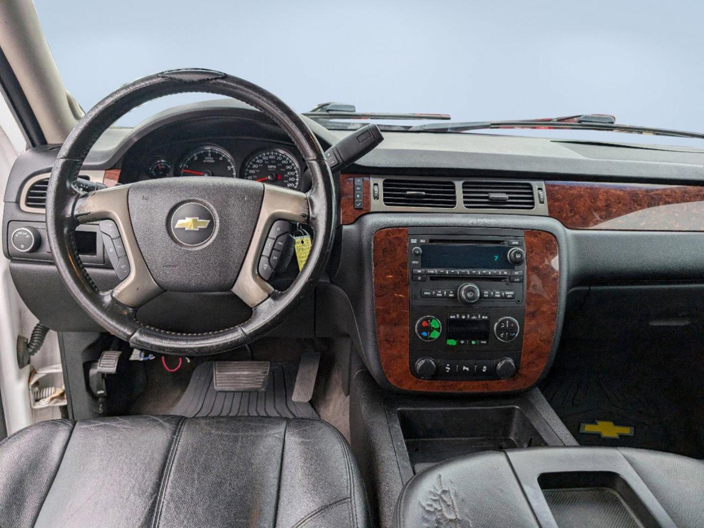 2013 /Ebony Chevrolet Tahoe LT (1GNSCBE00DR) with an Gas/Ethanol V8 5.3L/323 engine, 6-Speed Automatic transmission, located at 1430 Gateway Drive, Opelika, AL, 36801, (334) 239-0944, 32.637871, -85.409790 - 2013 Chevrolet Tahoe LT - Photo#11