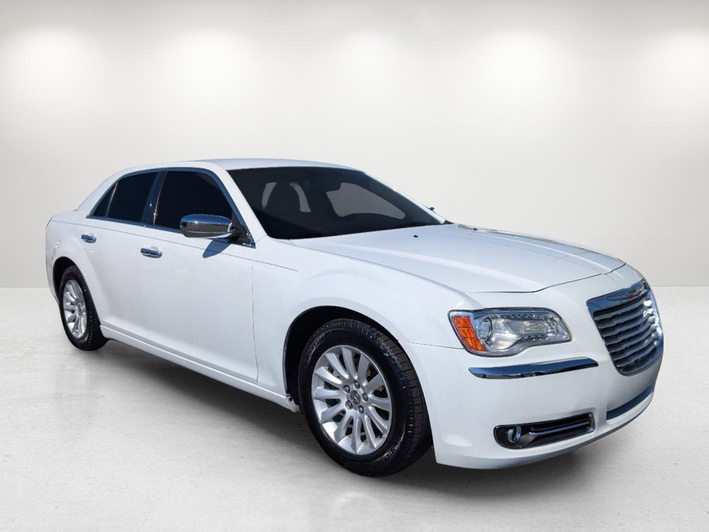 2013 /Black/Light Frost Beige Chrysler 300 (2C3CCAAG3DH) with an Gas/Ethanol V6 3.6L/220 engine, 8-Speed Automatic transmission, located at 3959 U.S. 80 W, Phenix City, AL, 36870, (334) 297-4885, 32.469296, -85.135185 - 2013 Chrysler 300 - Photo#2