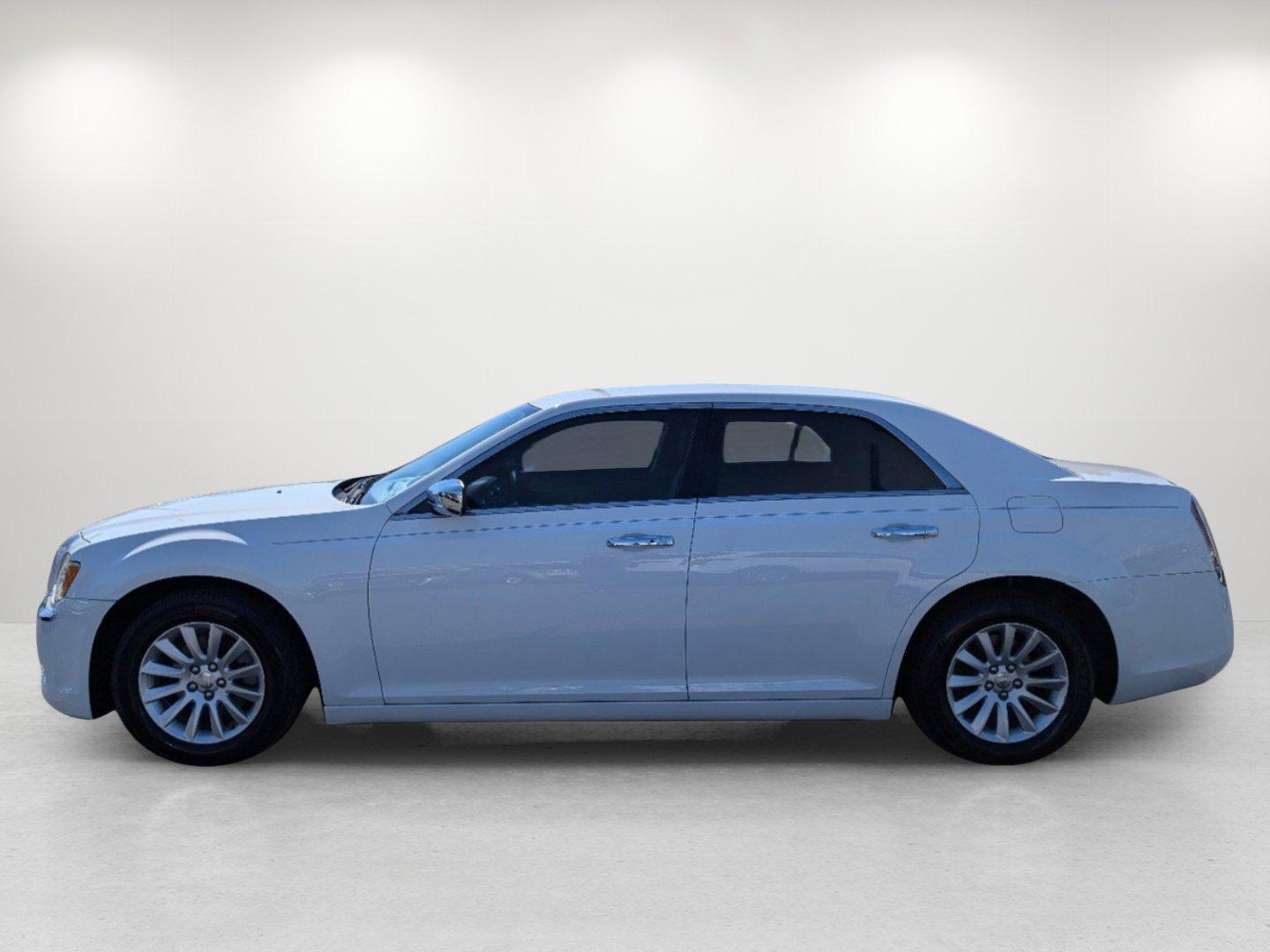 2013 /Black/Light Frost Beige Chrysler 300 (2C3CCAAG3DH) with an Gas/Ethanol V6 3.6L/220 engine, 8-Speed Automatic transmission, located at 3959 U.S. 80 W, Phenix City, AL, 36870, (334) 297-4885, 32.469296, -85.135185 - 2013 Chrysler 300 - Photo#7