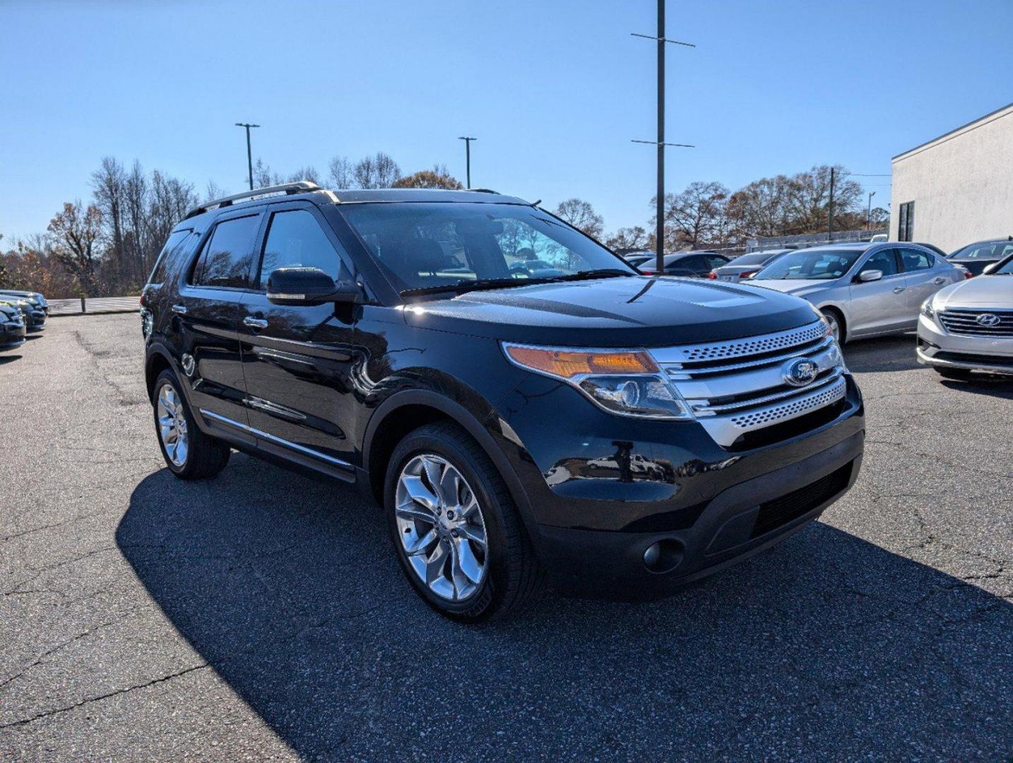 2013 Ford Explorer XLT (1FM5K8D8XDG) with an Gas V6 3.5L/213 engine, 6-Speed Automatic w/manual shift transmission, located at 3959 U.S. 80 W, Phenix City, AL, 36870, (334) 297-4885, 32.469296, -85.135185 - 2013 Ford Explorer XLT - Photo#2