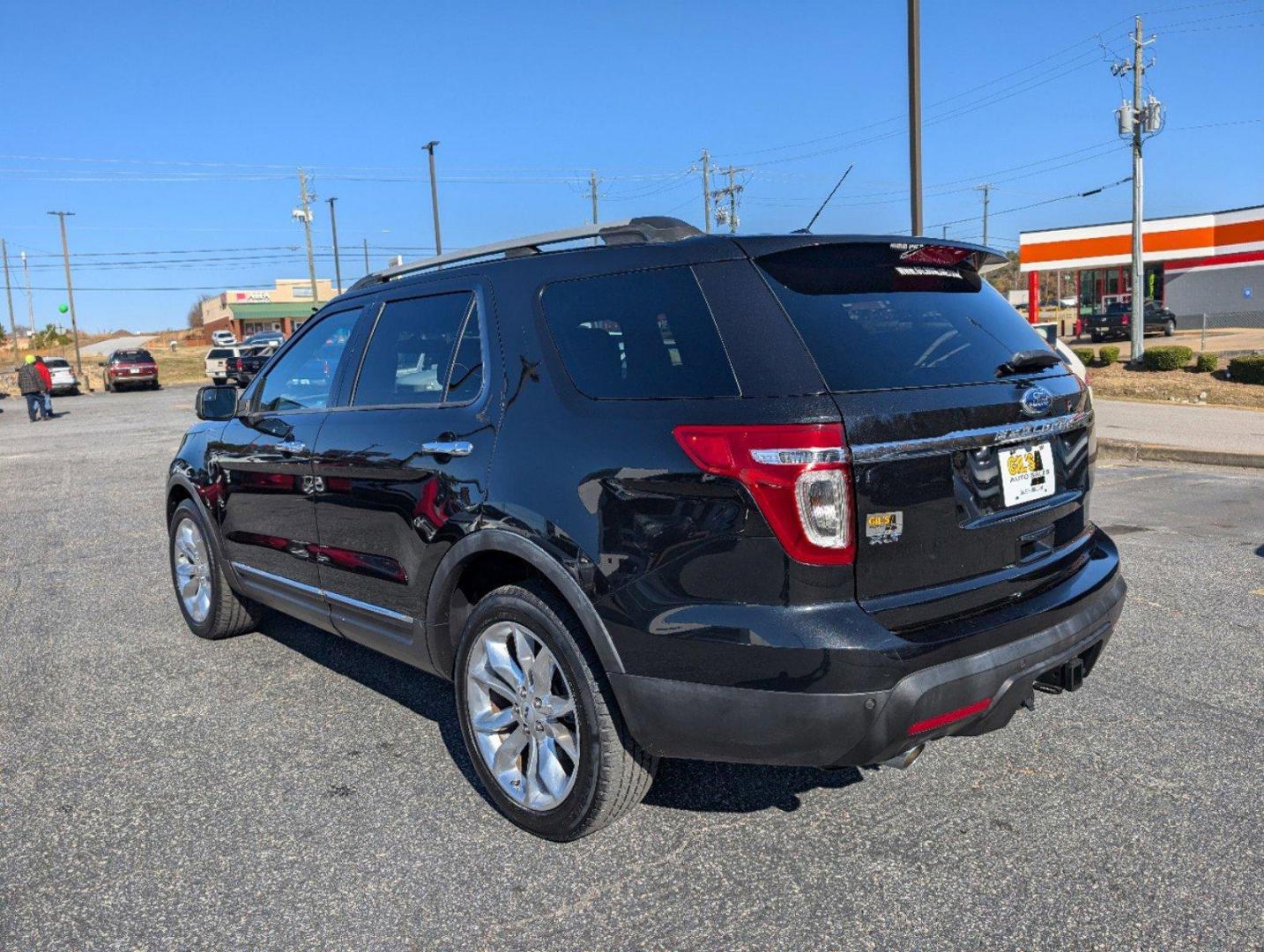 2013 Ford Explorer XLT (1FM5K8D8XDG) with an Gas V6 3.5L/213 engine, 6-Speed Automatic w/manual shift transmission, located at 3959 U.S. 80 W, Phenix City, AL, 36870, (334) 297-4885, 32.469296, -85.135185 - 2013 Ford Explorer XLT - Photo#6