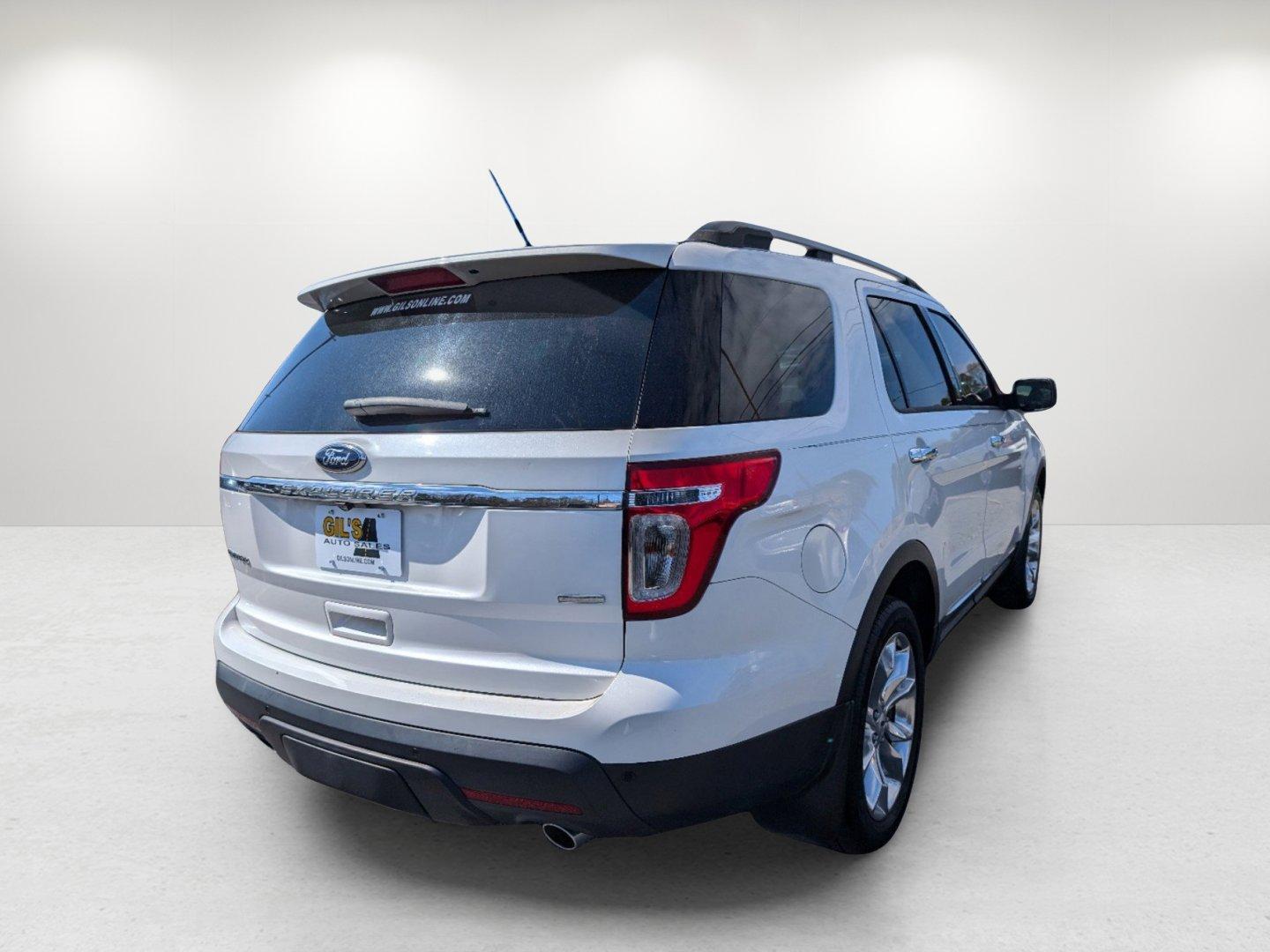 2013 White Ford Explorer Limited (1FM5K8F8XDG) with an Gas V6 3.5L/213 engine, 6-Speed Automatic w/manual shift transmission, located at 521 Old Farm Lane Rd, Prattville, AL, 36066, (334) 325-1505, 32.482460, -86.416367 - 2013 Ford Explorer Limited - Photo#4